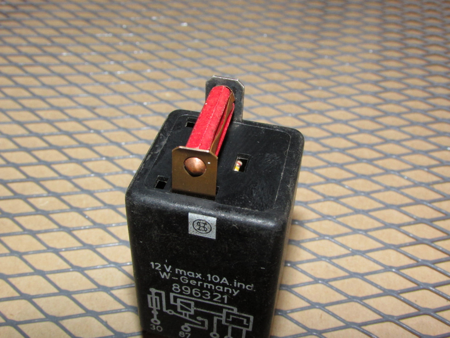 Audi & Volkswagen Relay 896321