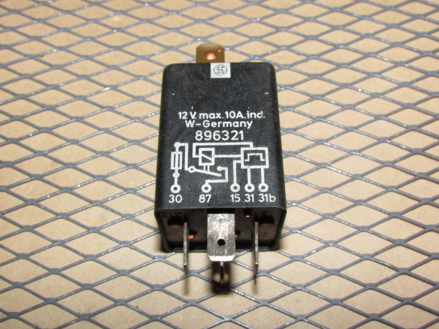 Audi & Volkswagen Relay 896321