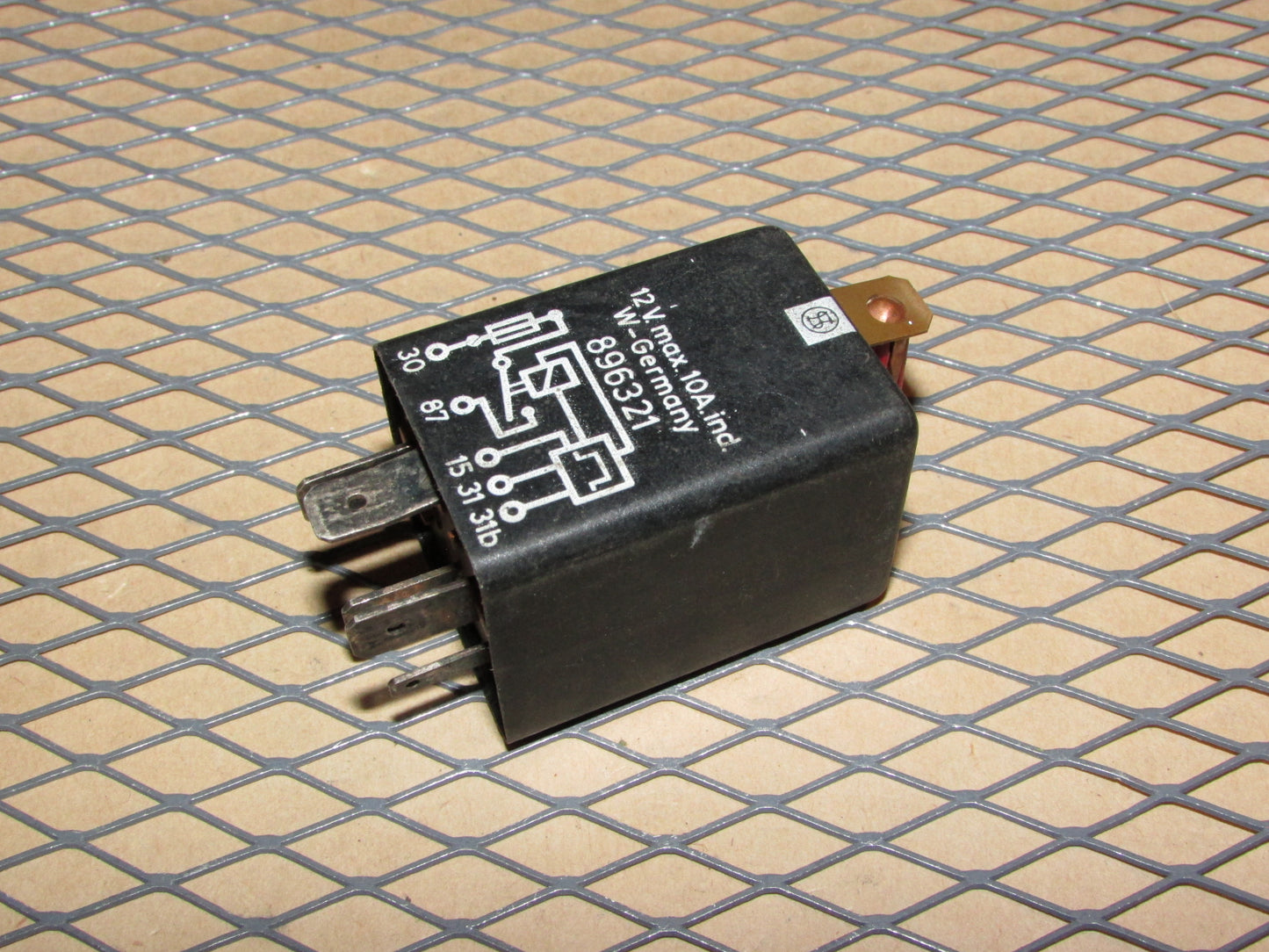 Audi & Volkswagen Relay 896321