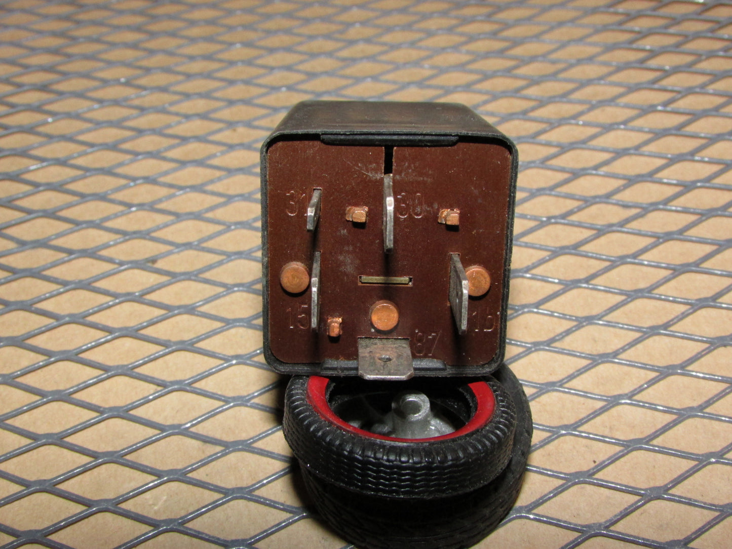 Audi & Volkswagen Relay 896321