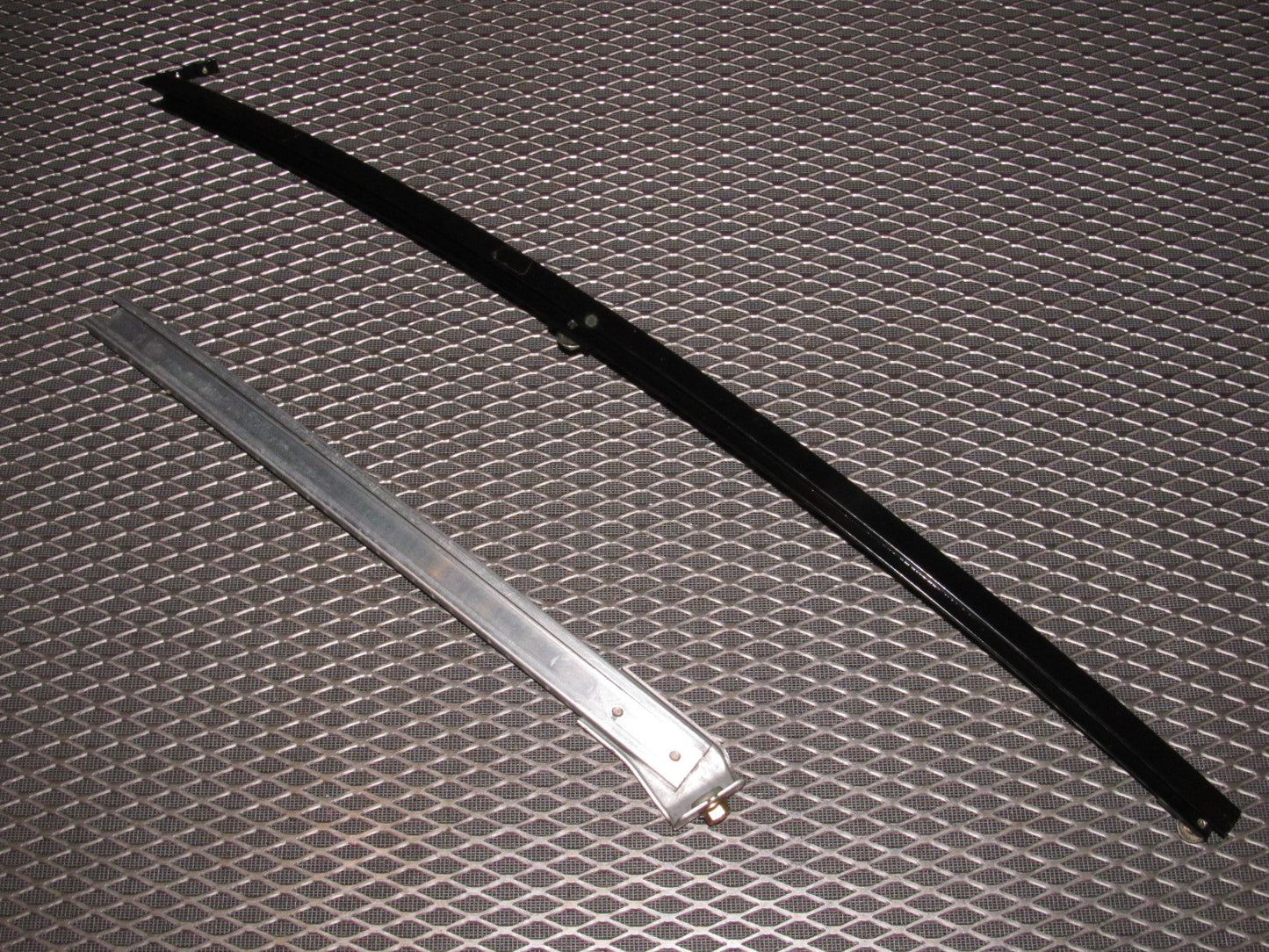 99 00 Mazda Miata OEM Door Window Guide - Right Set