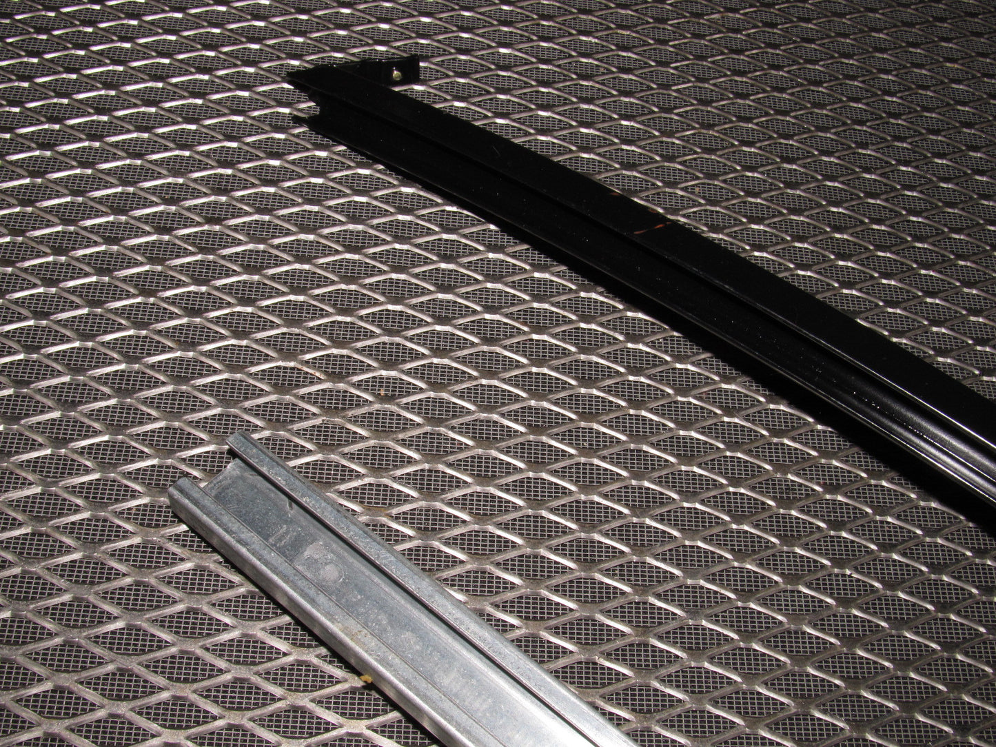 99 00 Mazda Miata OEM Door Window Guide - Right Set