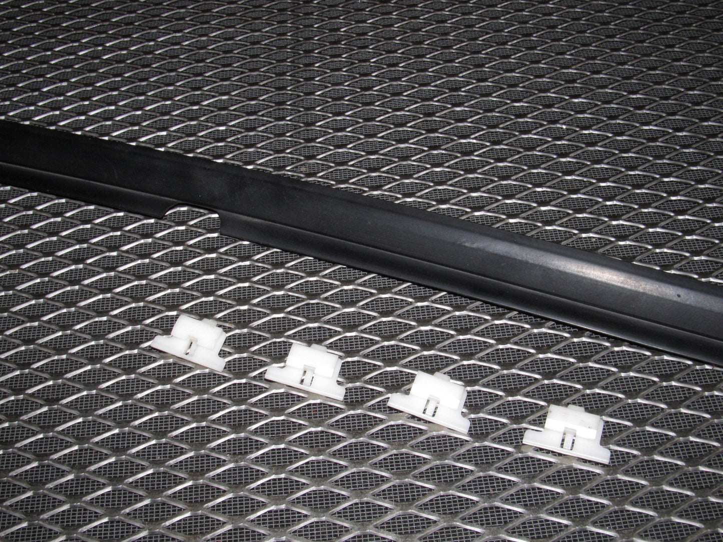 99 00 Mazda Miata OEM Door Exterior Window Guide Moulding - Right