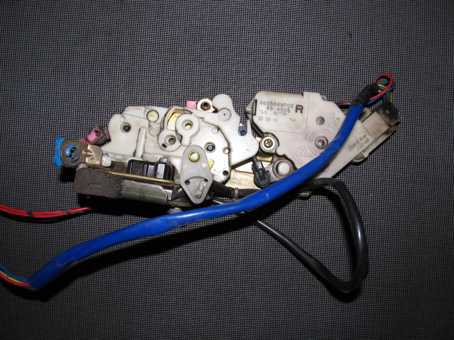 90 91 92 93 94 95 96 Nissan 300zx OEM Door Latch & Actuator - Right