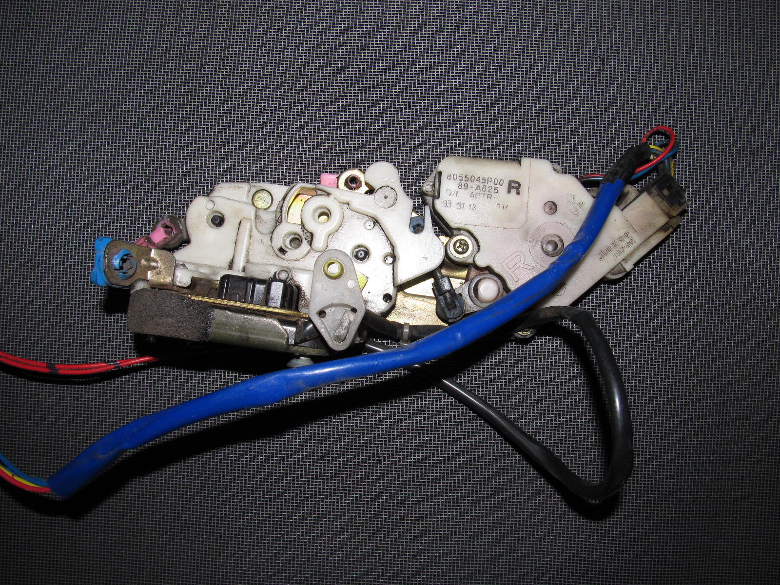 90 91 92 93 94 95 96 Nissan 300zx OEM Door Latch & Actuator - Right
