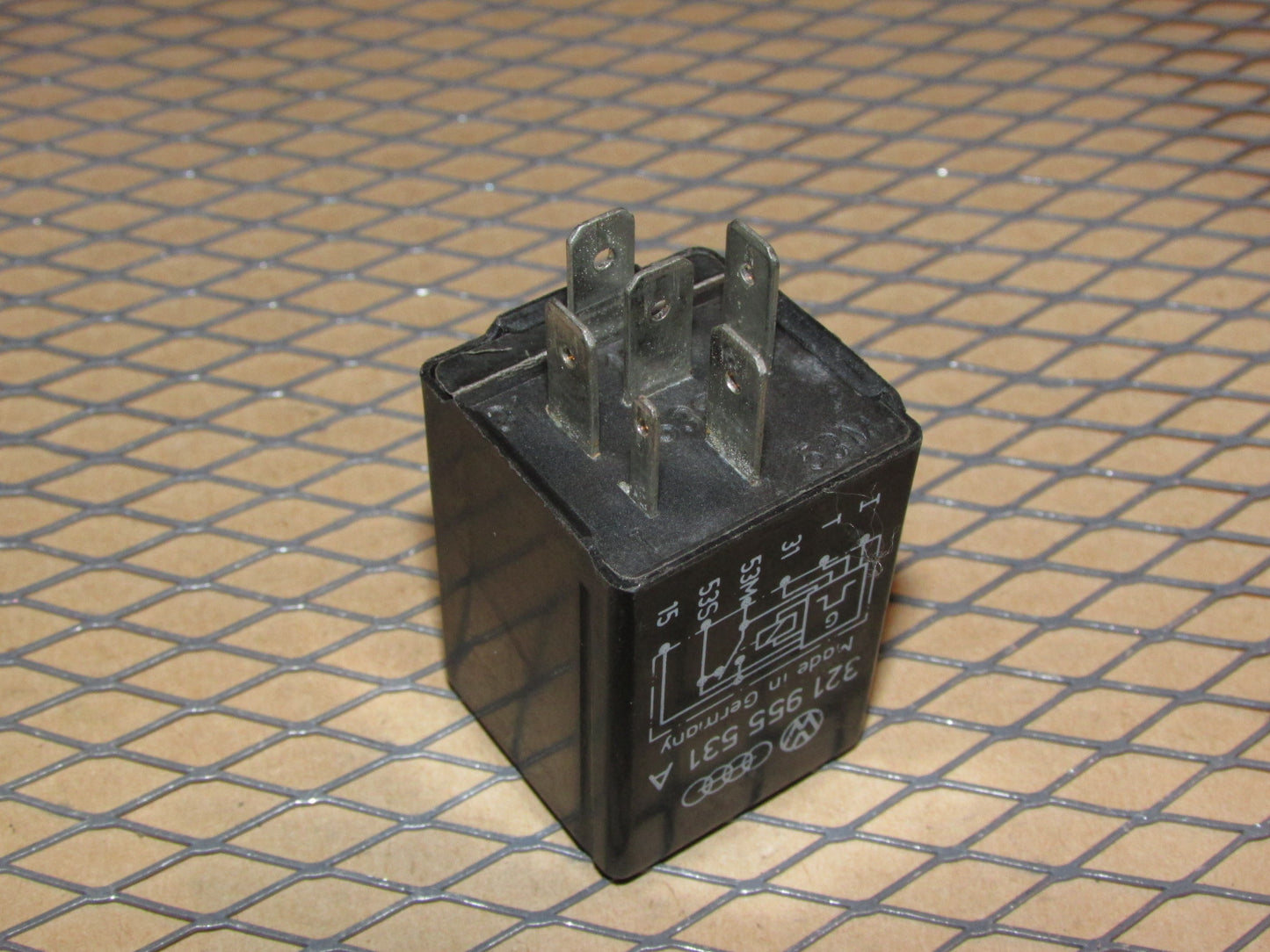 Audi & Volkswagen Relay (19) 321 955 531 A
