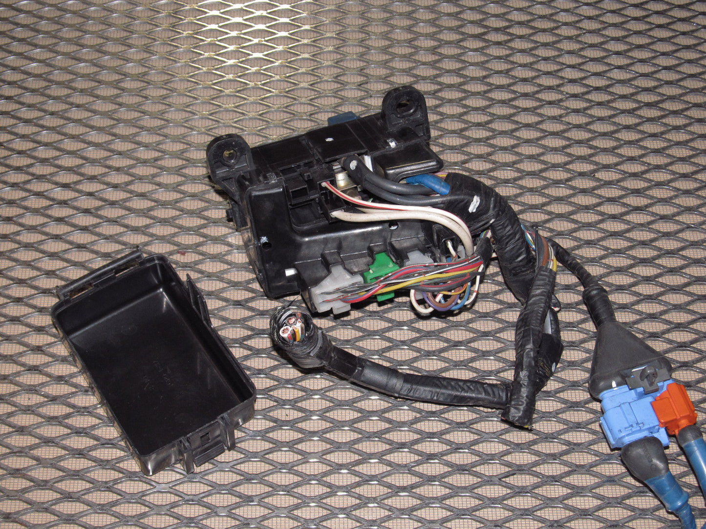 90 91 92 93 Mazda Miata OEM Engine Fuse Box