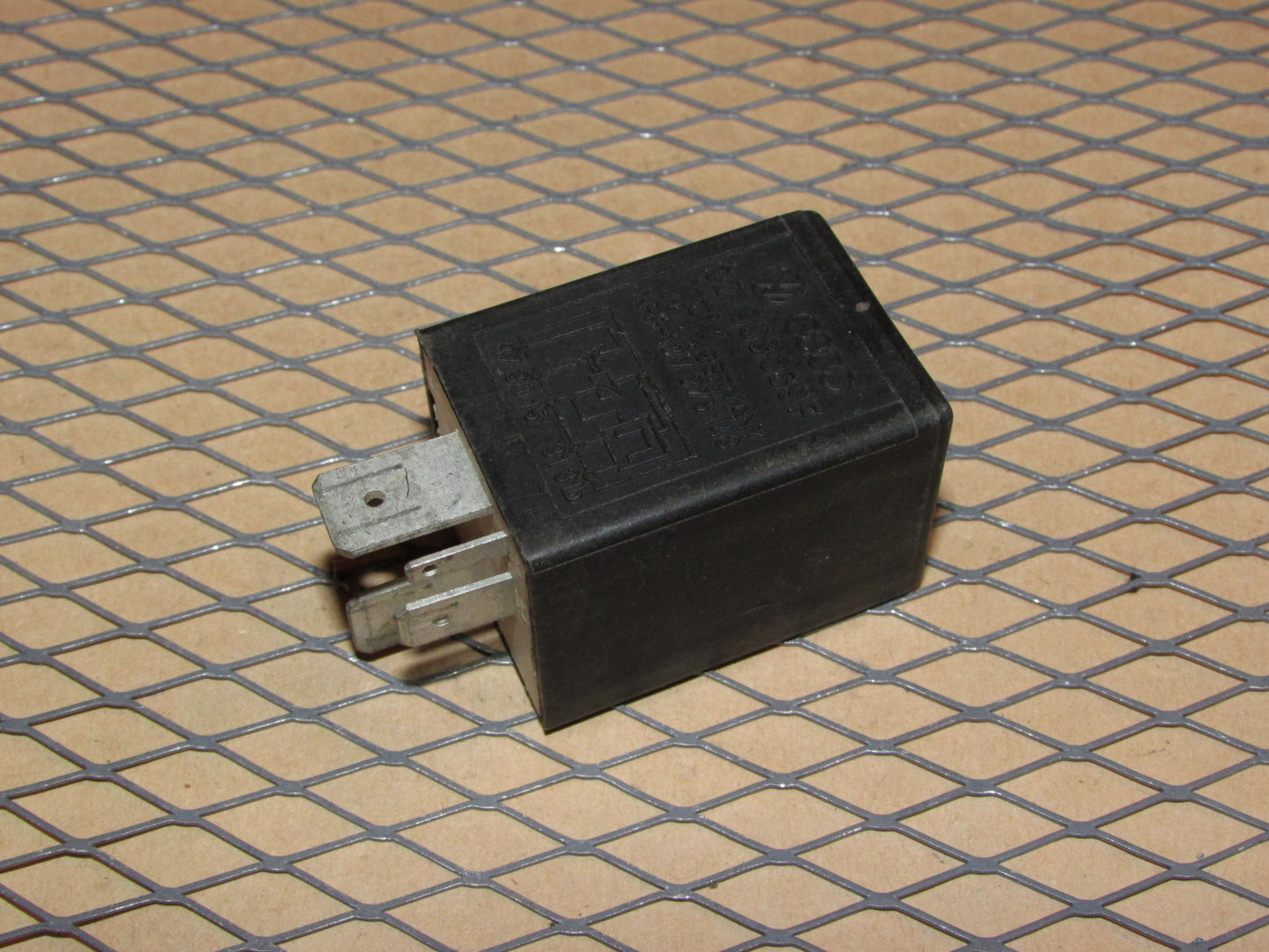 Audi & Volkswagen Relay (63) 321 906 059 F