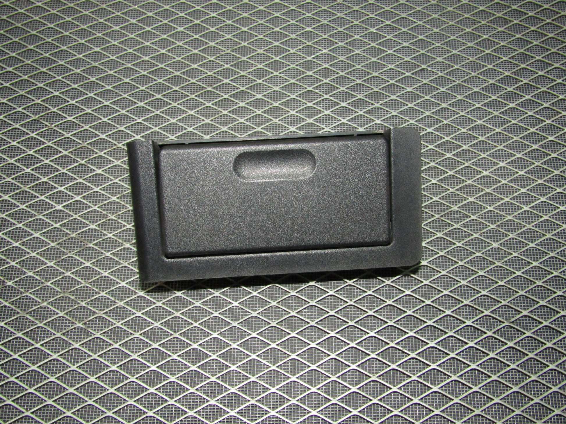 92 93 94 95 BMW 325 Sedan OEM Front Ash Tray Holder