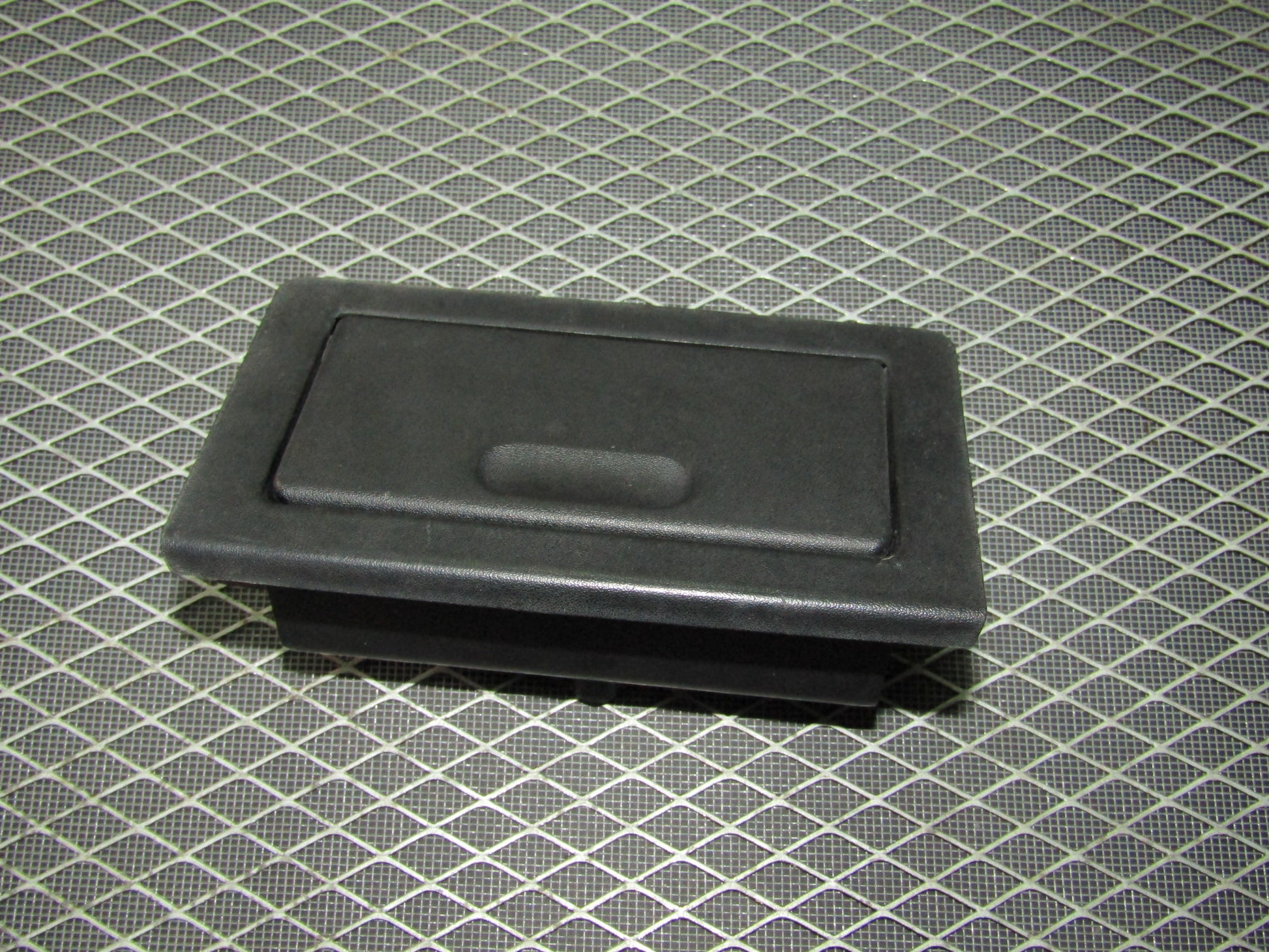 92 93 94 95 BMW 325 Sedan OEM Rear Ash Tray Holder
