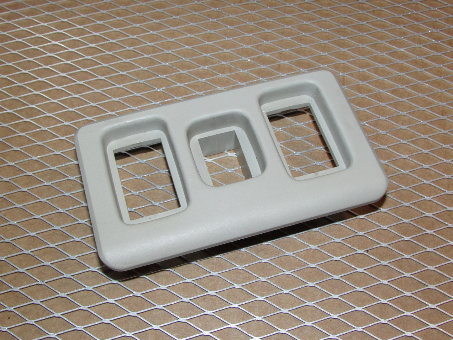 89-98 Land Rover Discovery 1 OEM Sunroof Moon Roof Switch Holder Bezel Trim