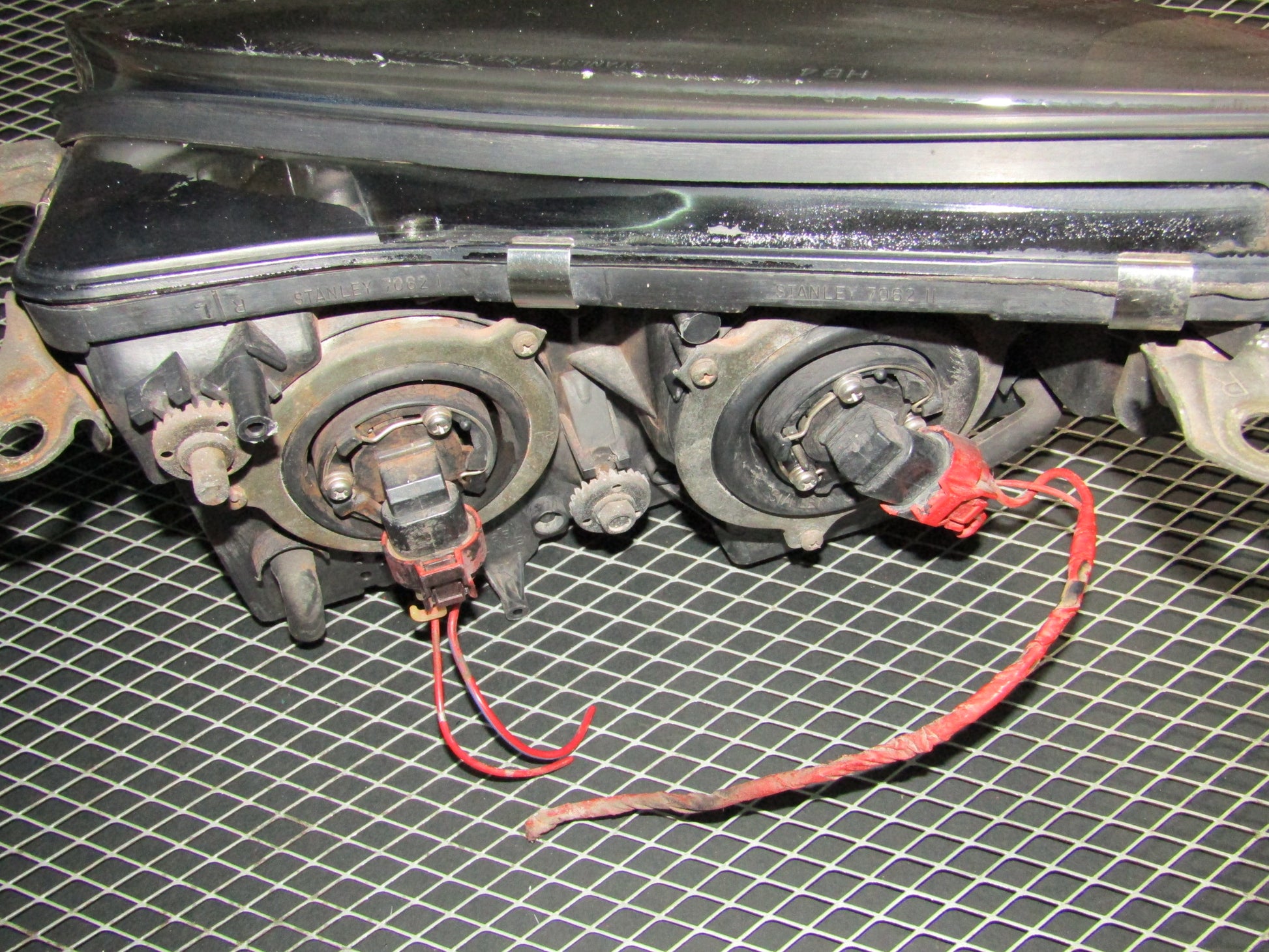 94 95 96 97 Mitsubishi 3000GT OEM Headlight Pigtail Harness - Right