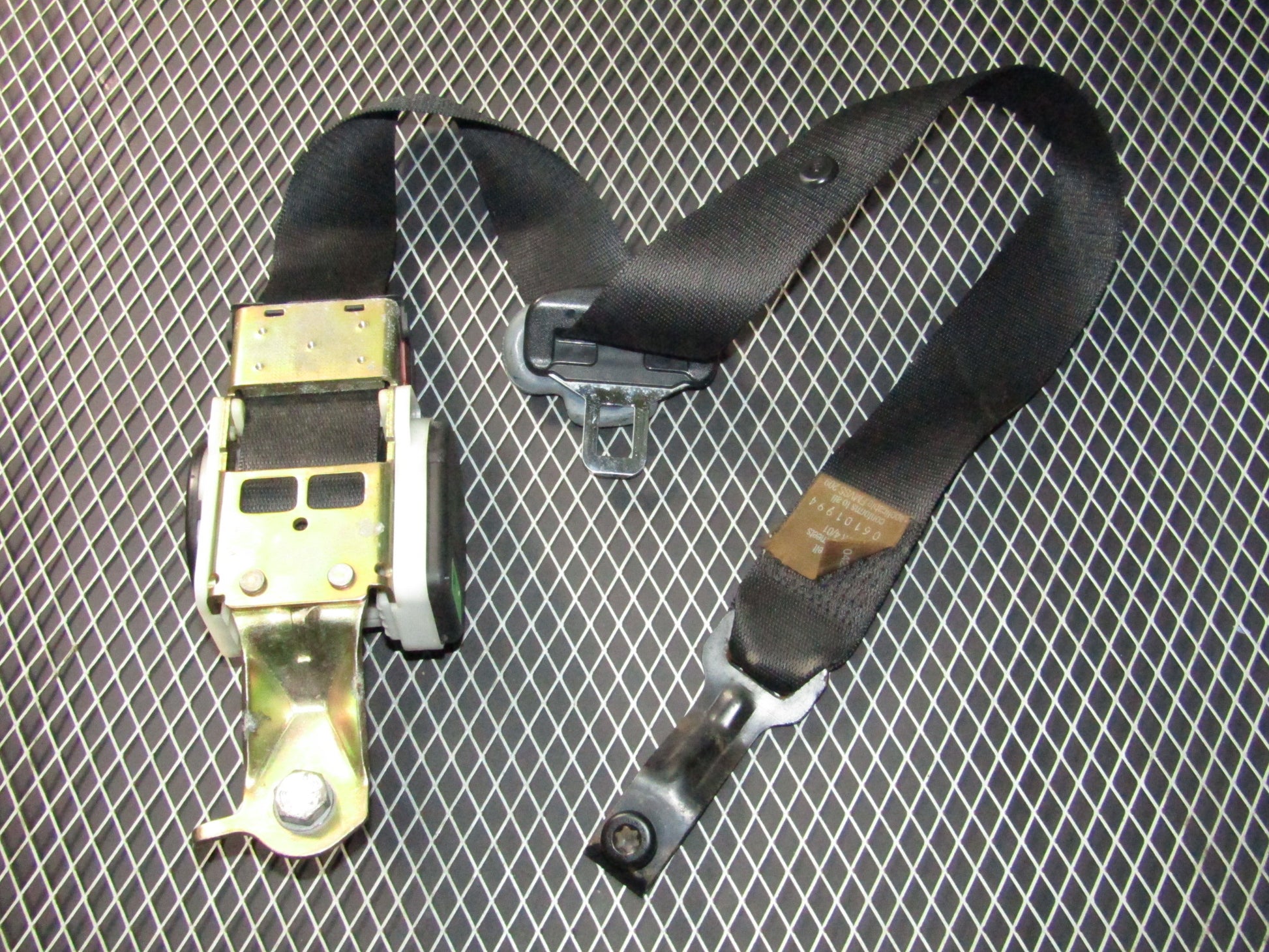 1992-1995 BMW 325 OEM Front Seat Belt - Right