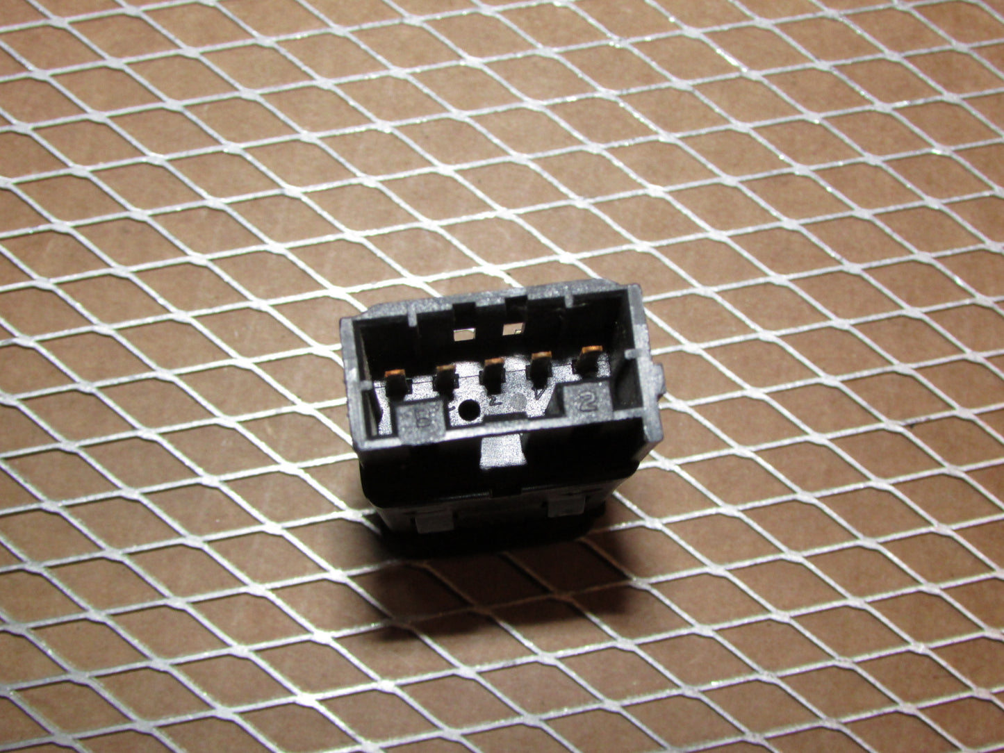 94-02 Land Rover Discovery 1 & 2 OEM Sunroof Moon Roof Isolator Lock Switch