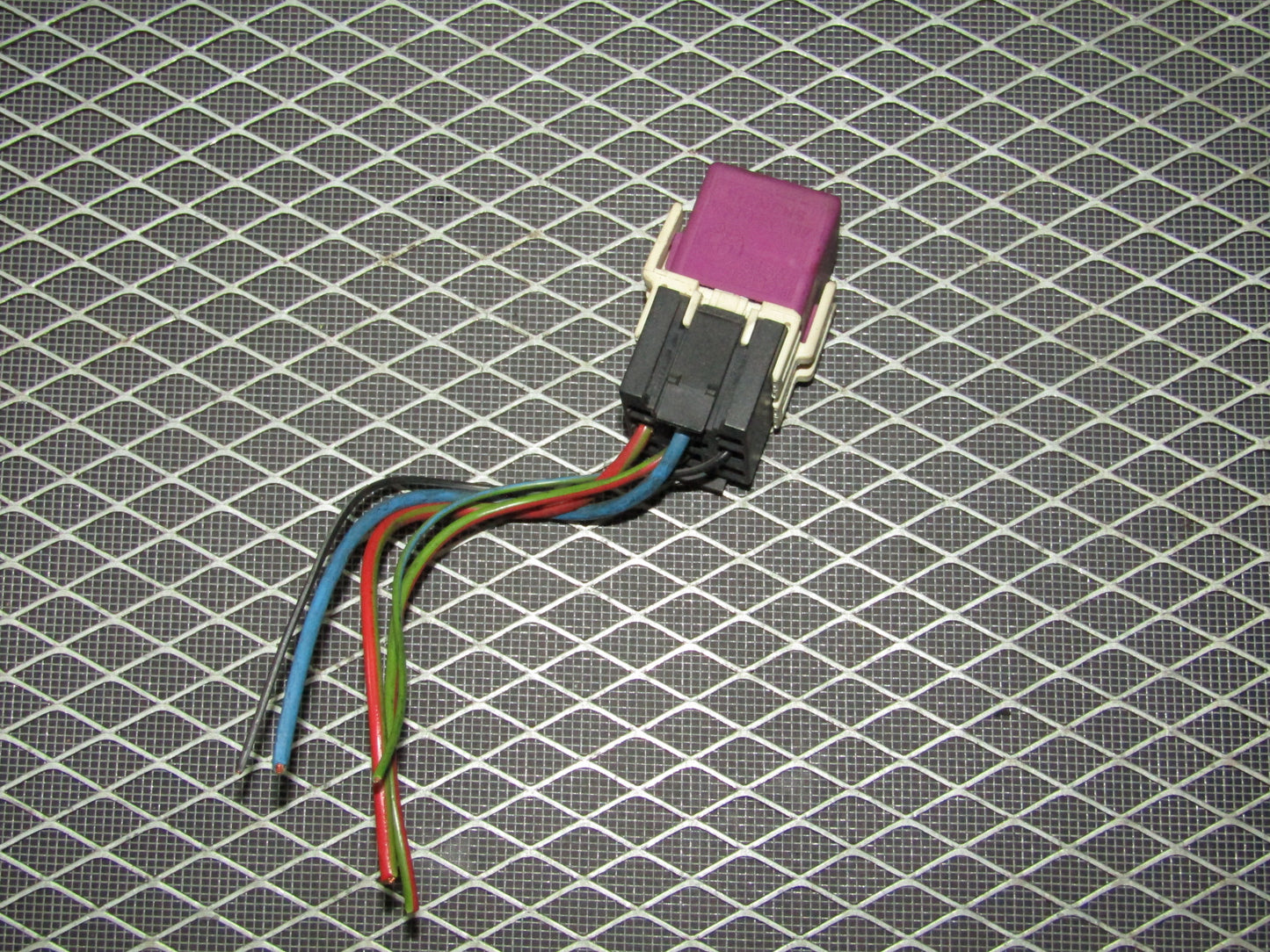 92 93 94 95 BMW 325 OEM Relay - V23134-E59-X107 - 61.36-1388911