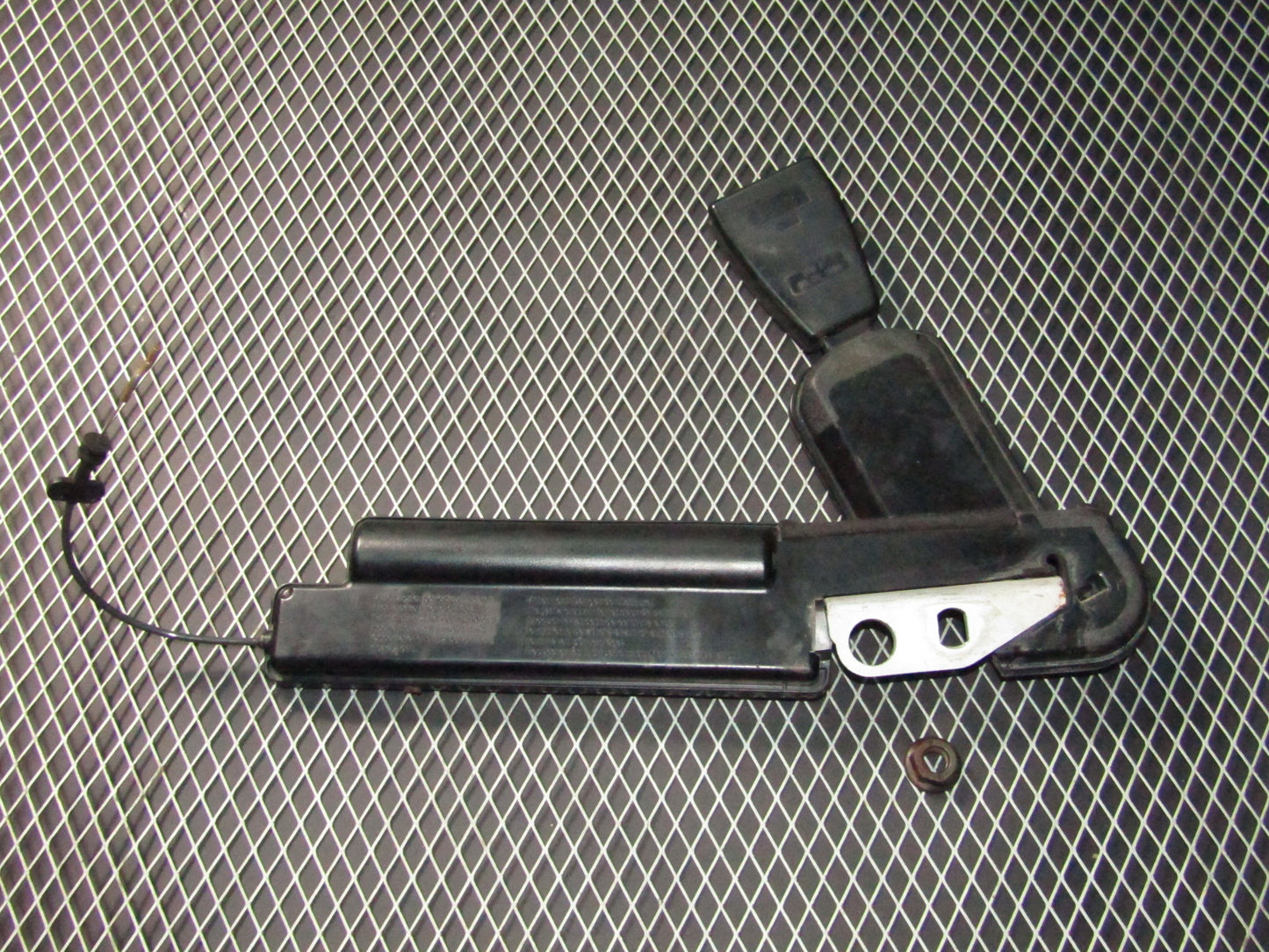 1992-1995 BMW 325 OEM Front Seat Belt Receiver Buckle - Left