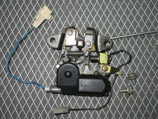 92 93 Lexus ES300 OEM Trunk Latch Assembly