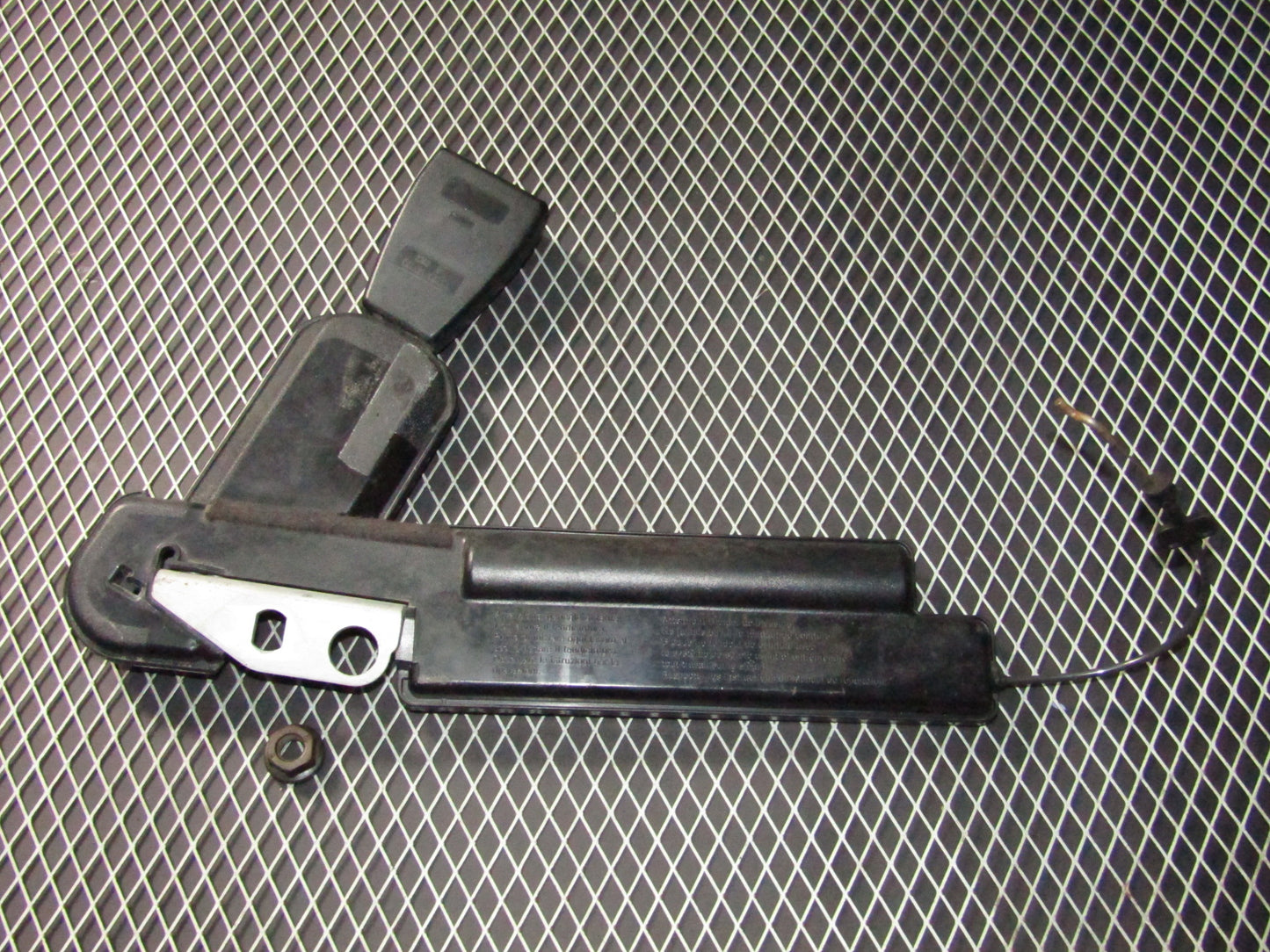 1992-1995 BMW 325 OEM Front Seat Belt Buckle Receiver - Right