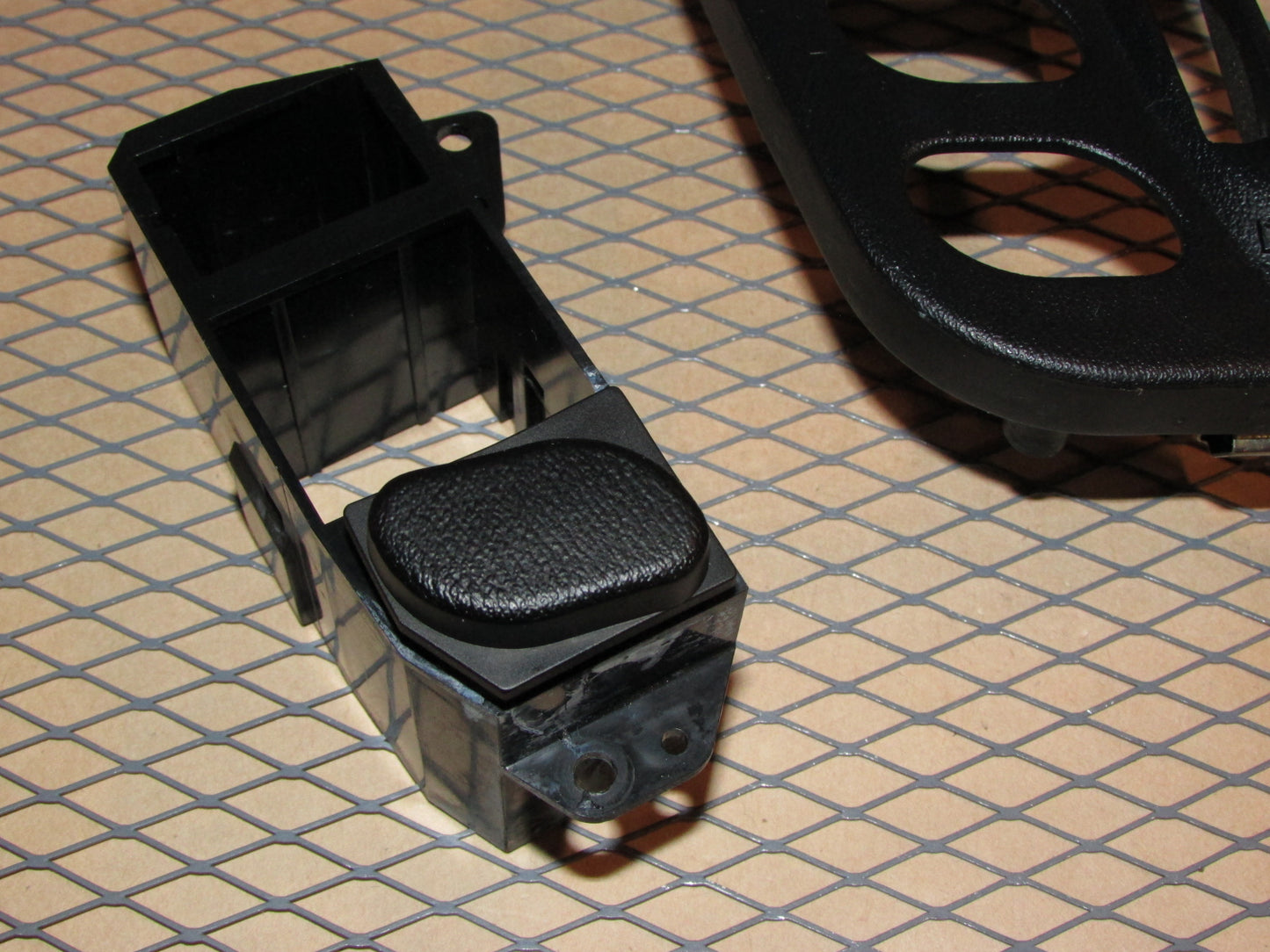 95 96 97 98 99 Mitsubishi Eclipse OEM Dash Switch Filler Cap Cover Trim