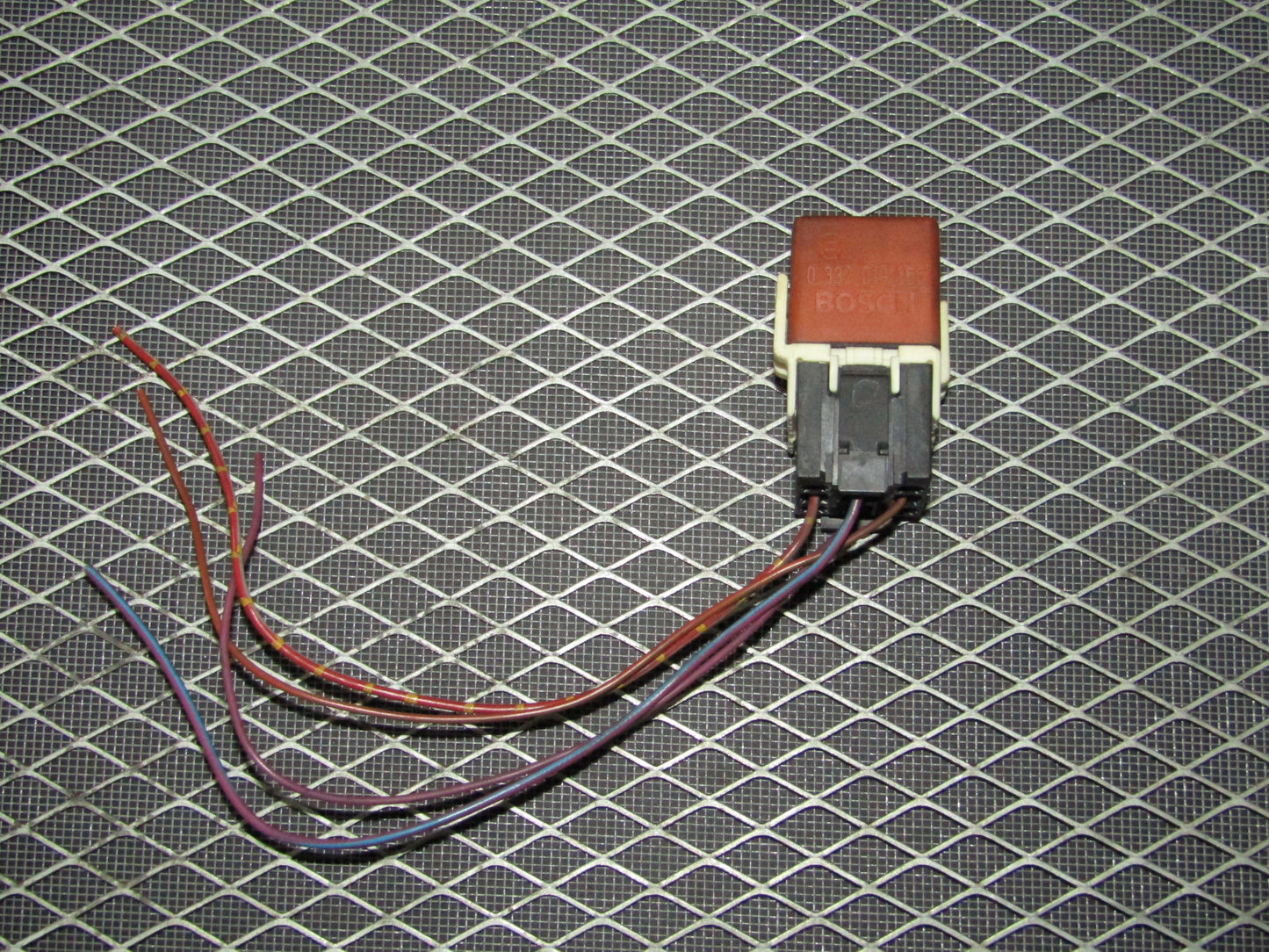 92 93 94 95 BMW 325 OEM Relay - 0 332 019 456