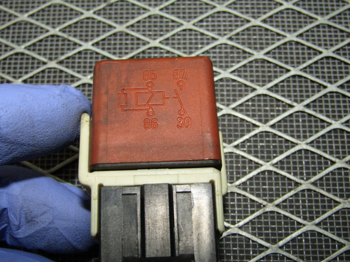 92 93 94 95 BMW 325 OEM Relay - 0 332 019 456