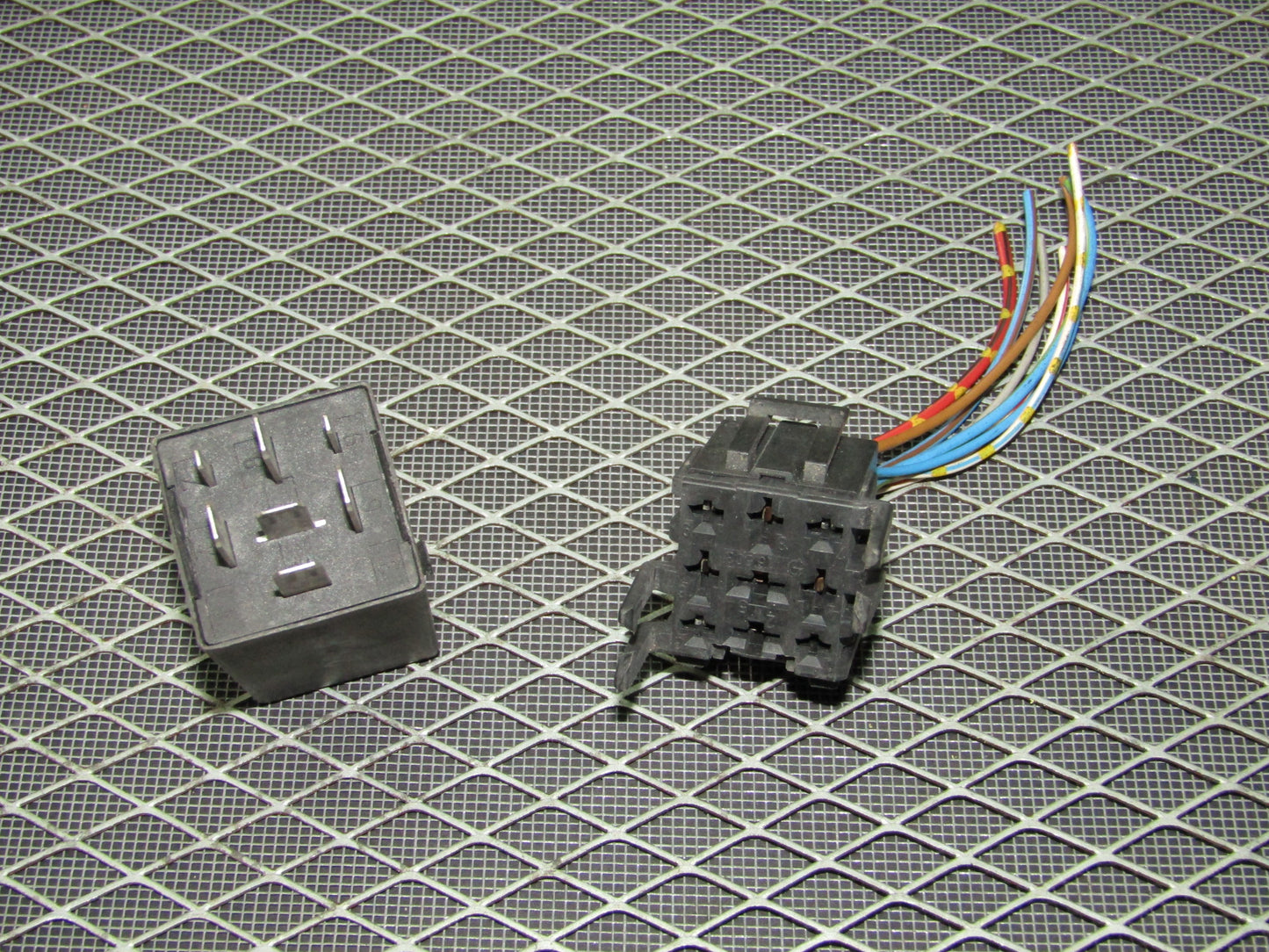 92 93 94 95 BMW 325 OEM Relay - 61.36-1388 546