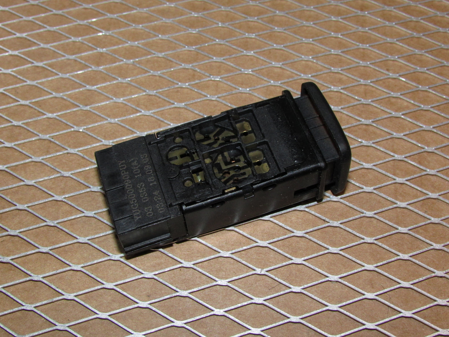 03 04 Land Rover Discovery 2 OEM Sunroof Moon Roof Isolator Lock Switch