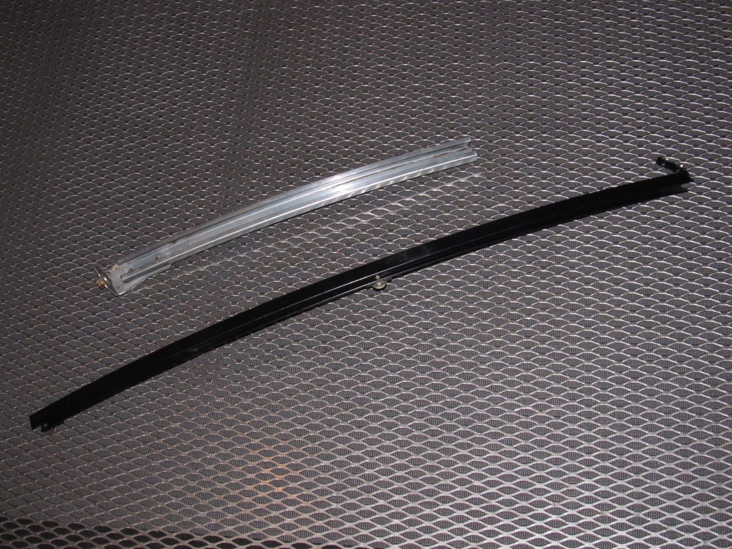 99 00 Mazda Miata OEM Door Window Guide - Left Set