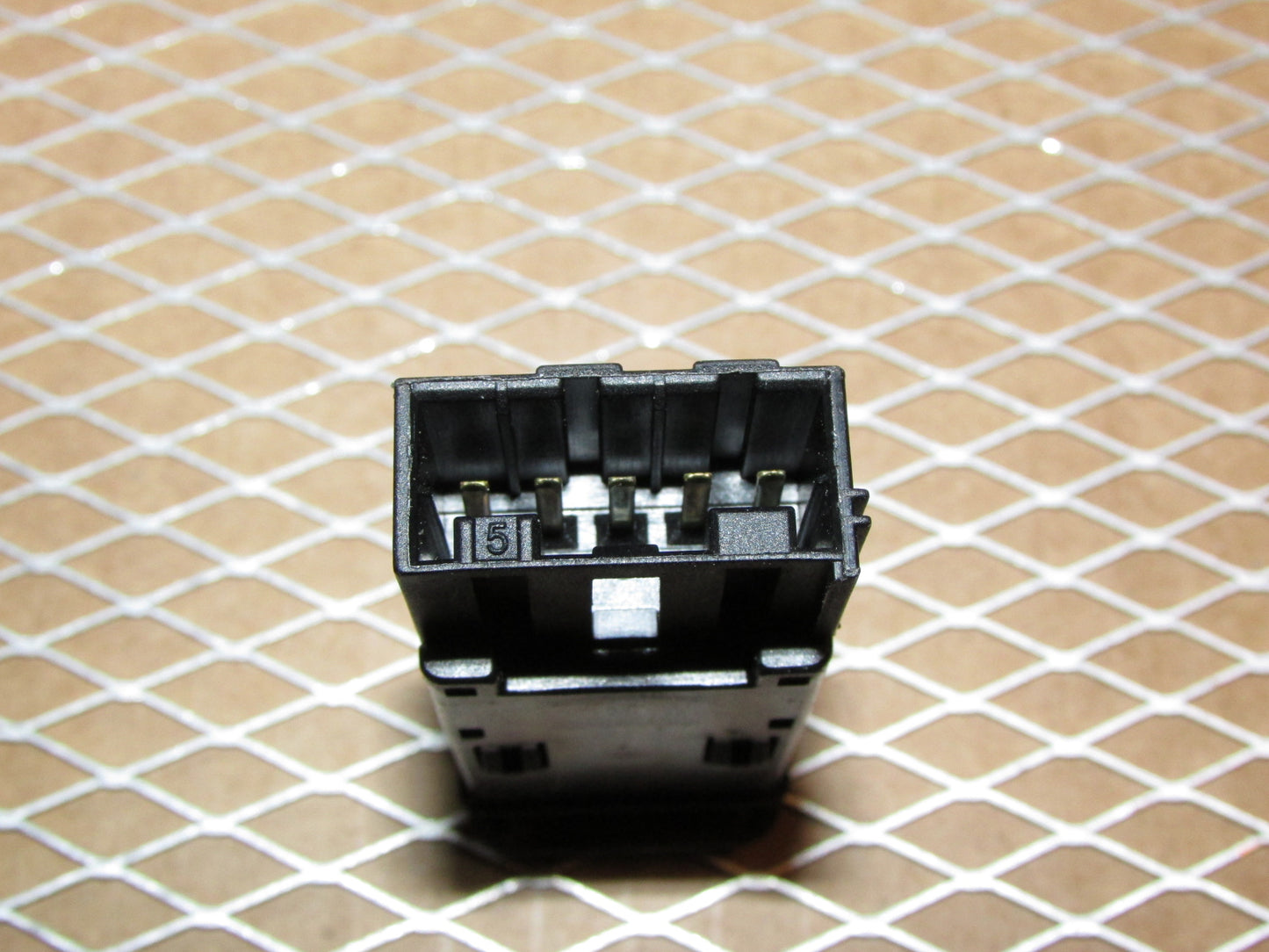 03 04 Land Rover Discovery 2 OEM Sunroof Moon Roof Isolator Lock Switch