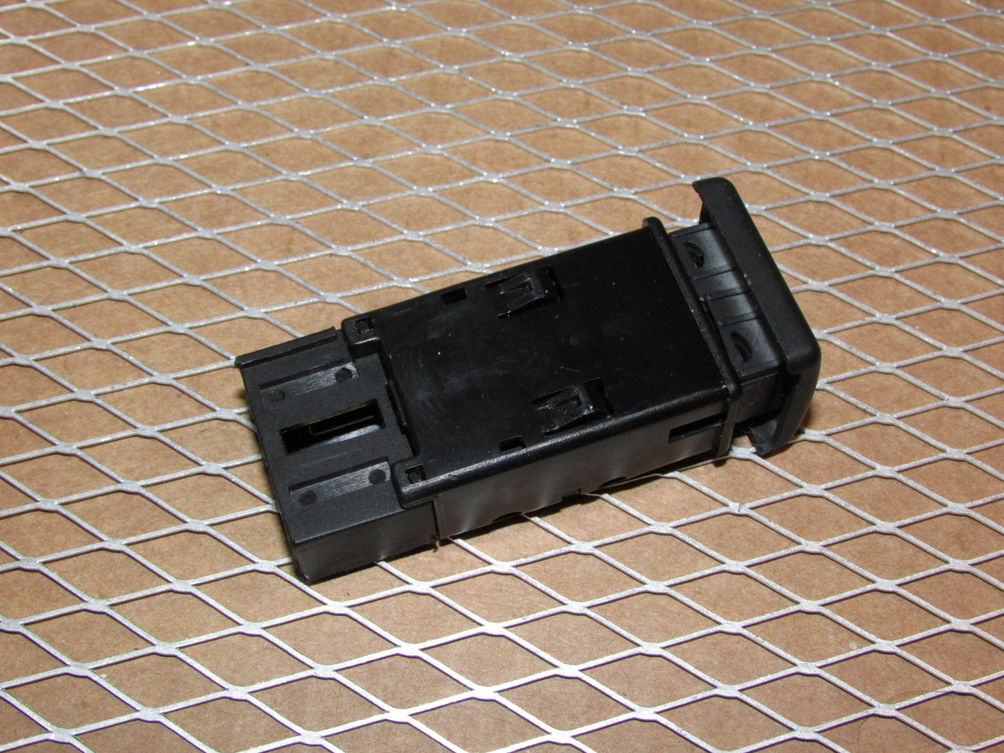 03 04 Land Rover Discovery 2 OEM Rear Defroster Switch