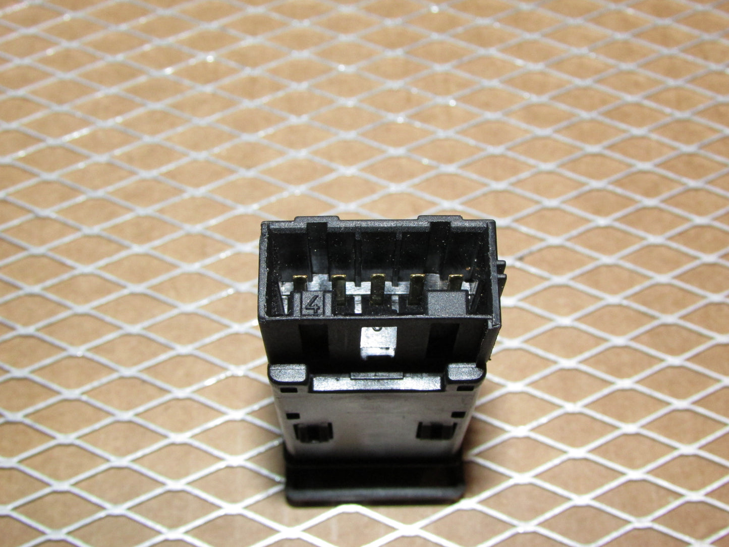 03 04 Land Rover Discovery 2 OEM Rear Defroster Switch