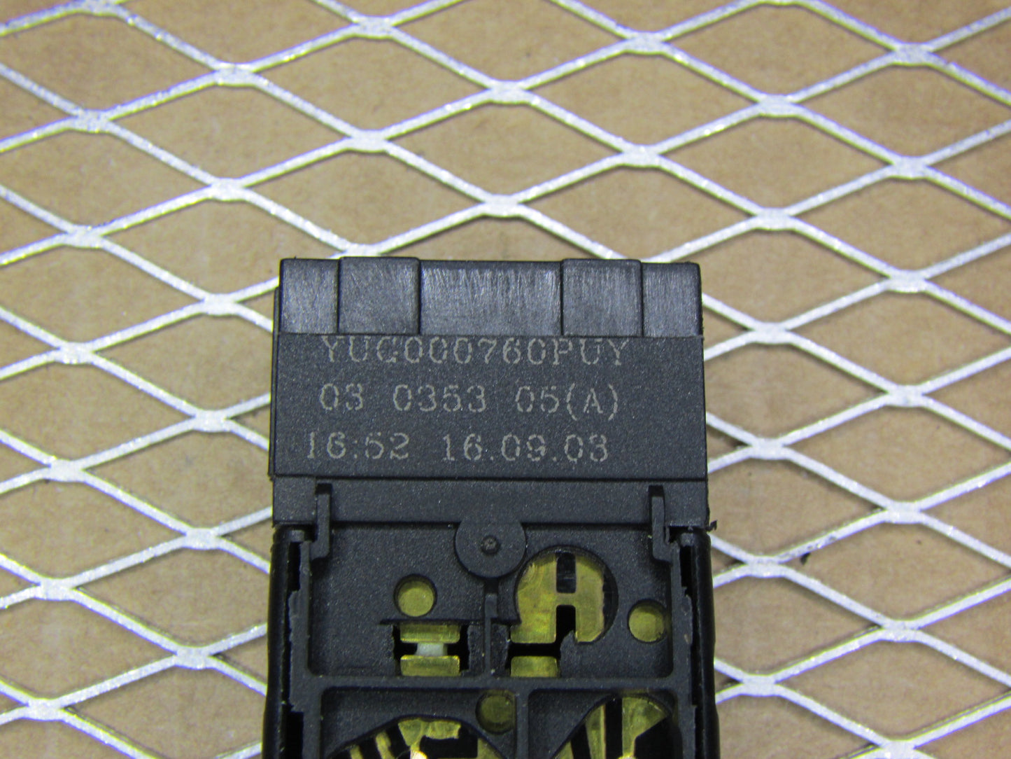 03 04 Land Rover Discovery 2 OEM Rear Defroster Switch