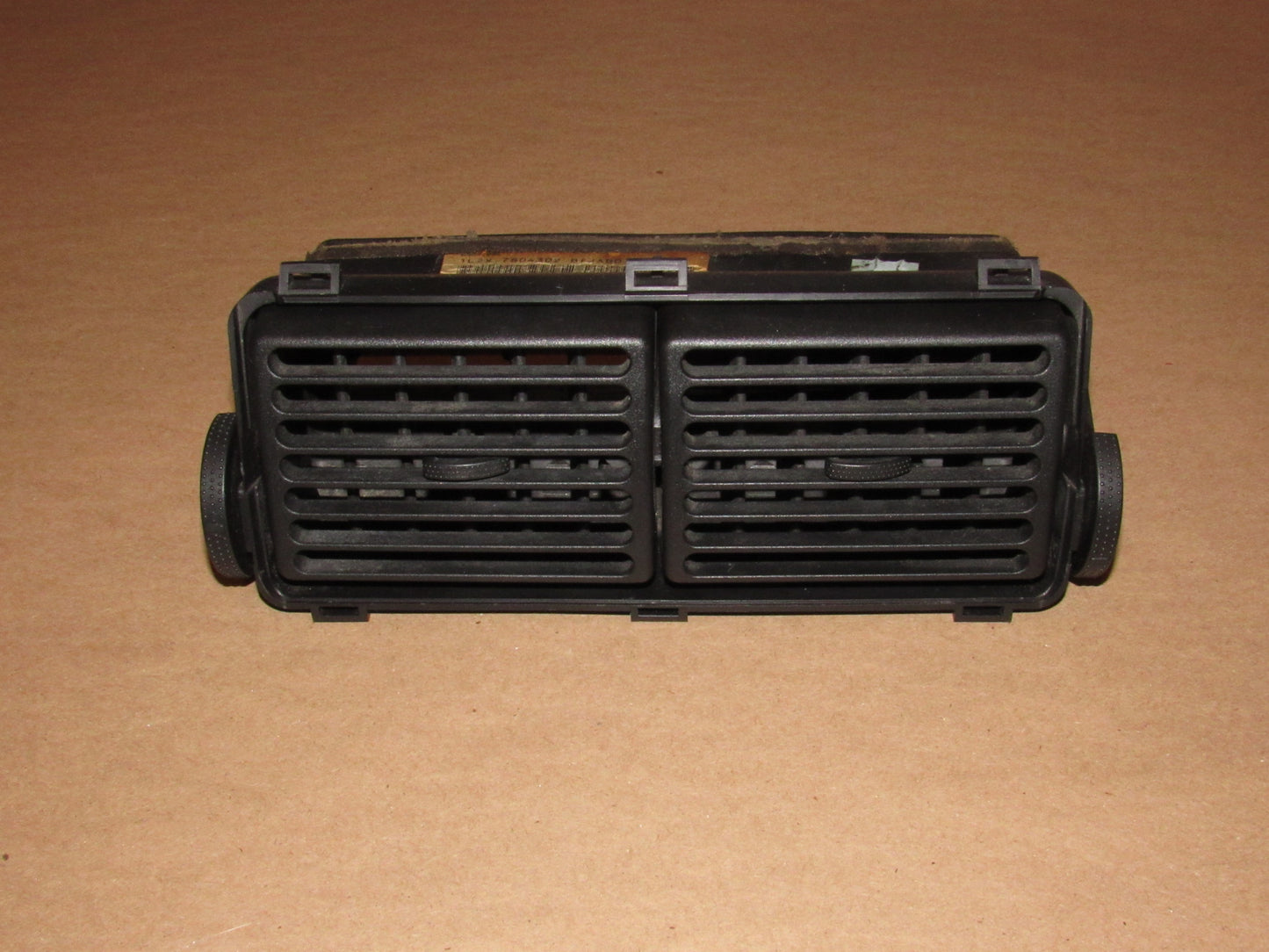 02 03 04 05 Ford Explorer OEM Dash Center Vent Louver