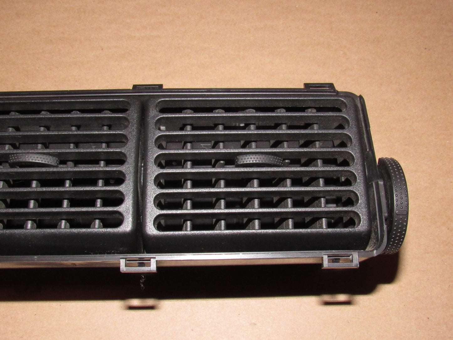 02 03 04 05 Ford Explorer OEM Dash Center Vent Louver