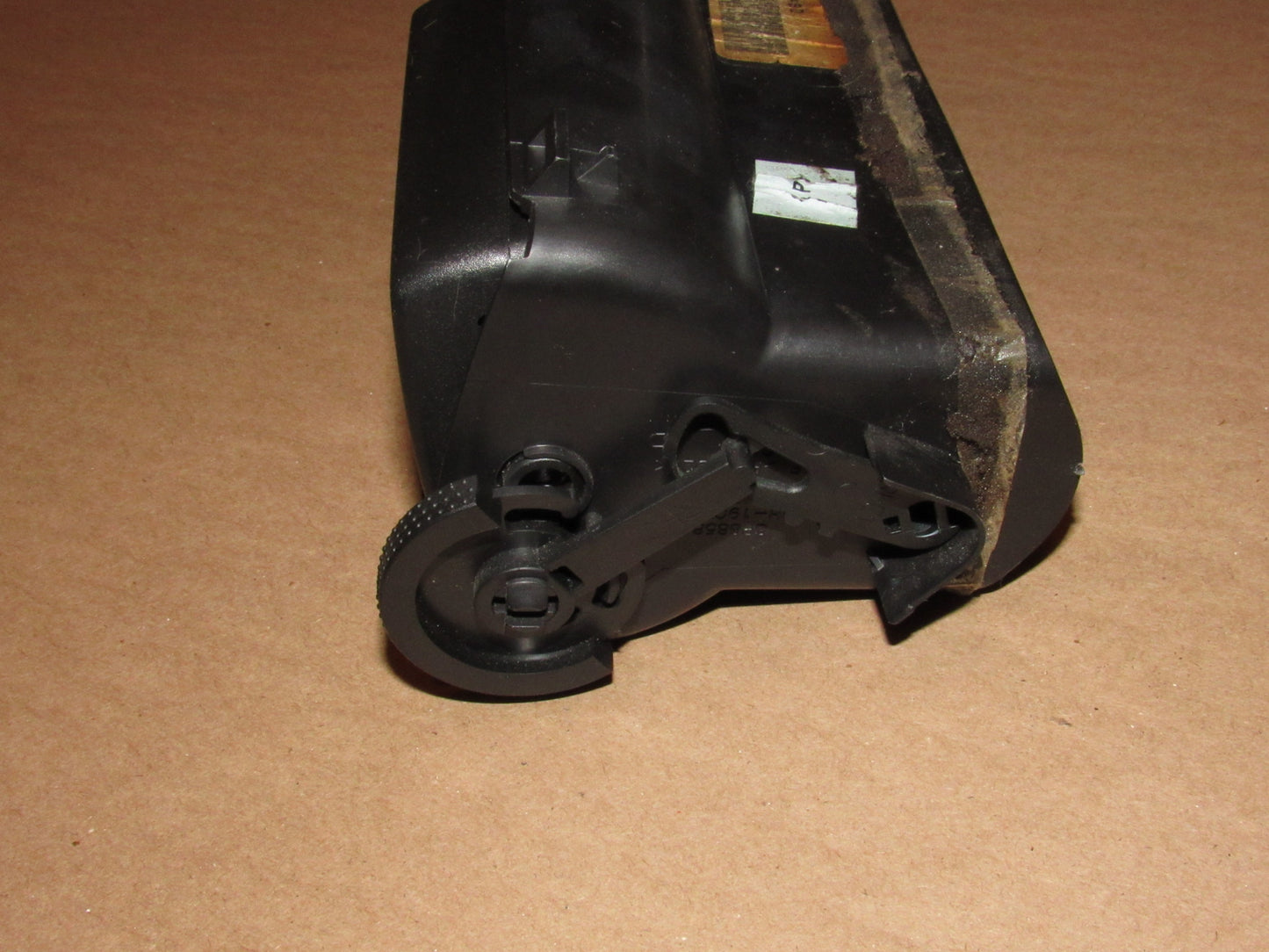 02 03 04 05 Ford Explorer OEM Dash Center Vent Louver