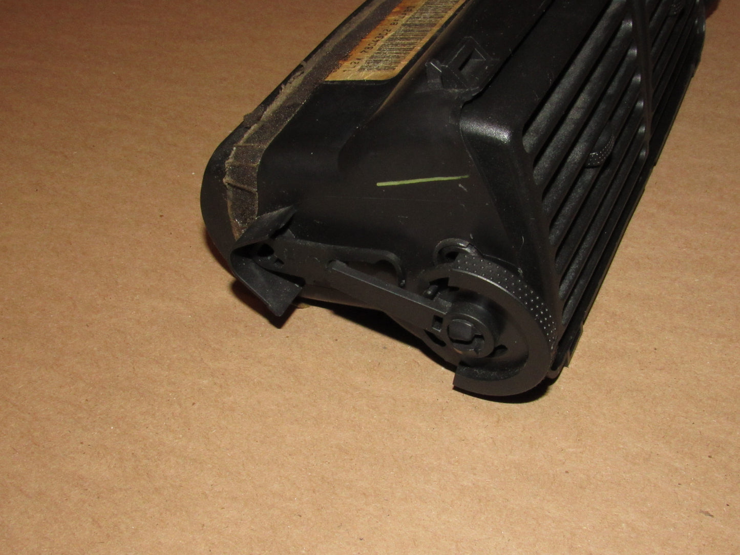 02 03 04 05 Ford Explorer OEM Dash Center Vent Louver