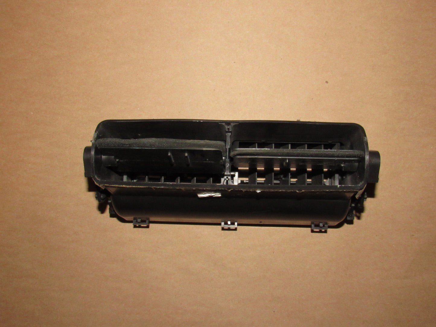 02 03 04 05 Ford Explorer OEM Dash Center Vent Louver