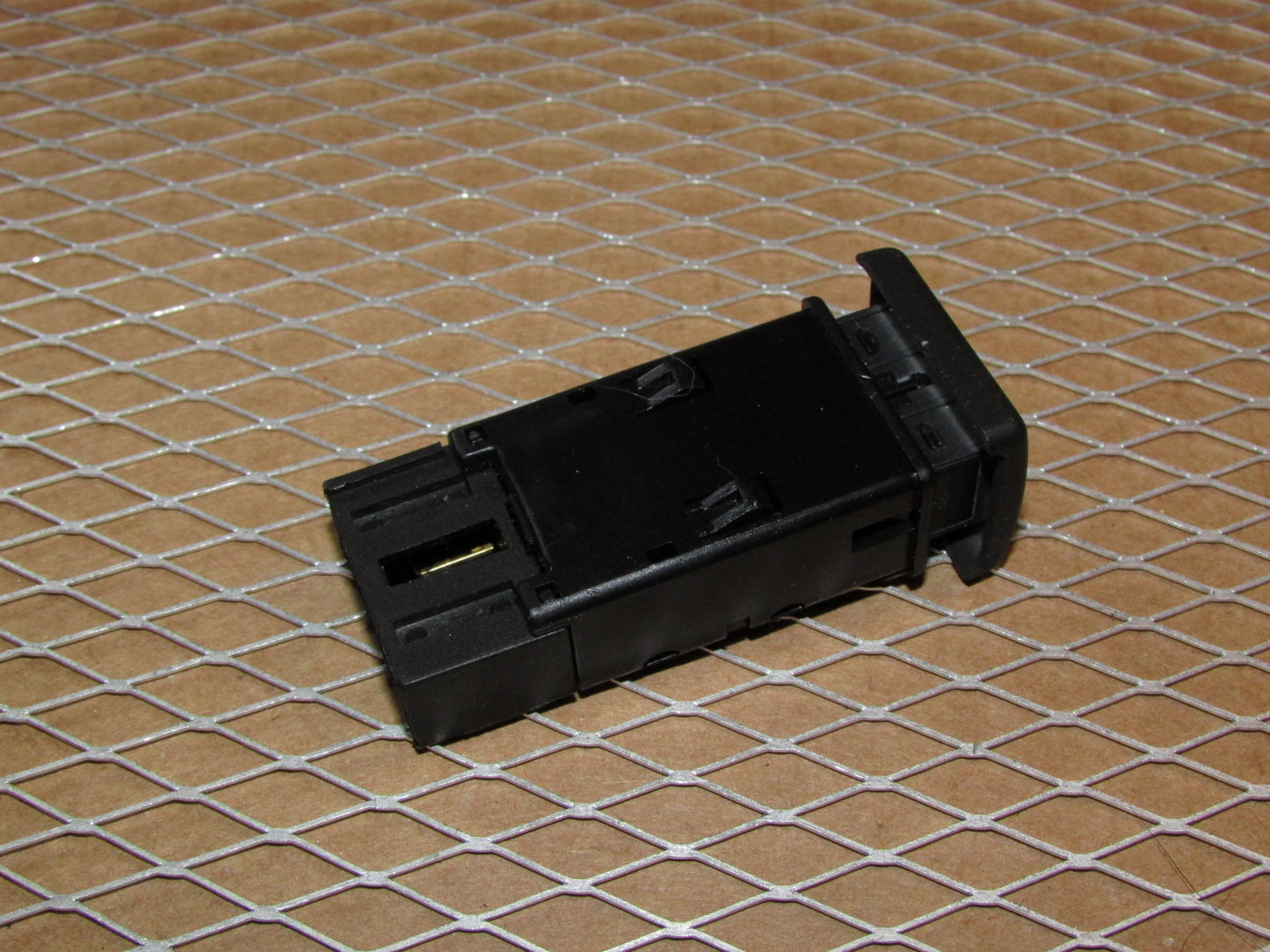 03 04 Land Rover Discovery 2 OEM Hazard Light Switch