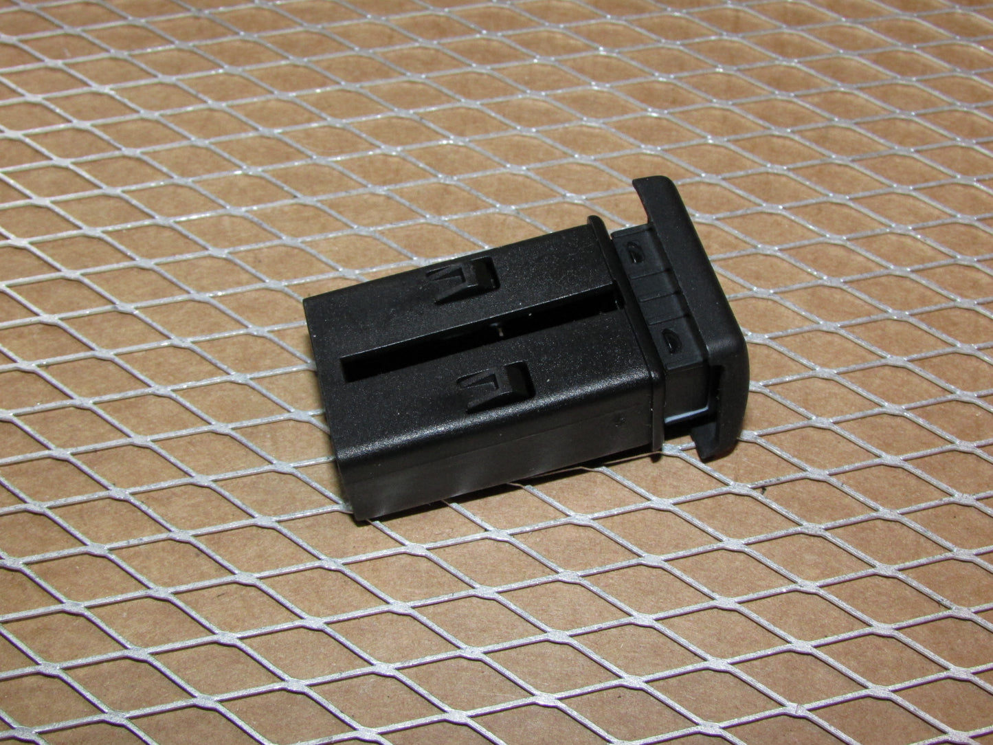 03 04 Land Rover Discovery 2 OEM Dash Blank Switch Filler Cap Cover