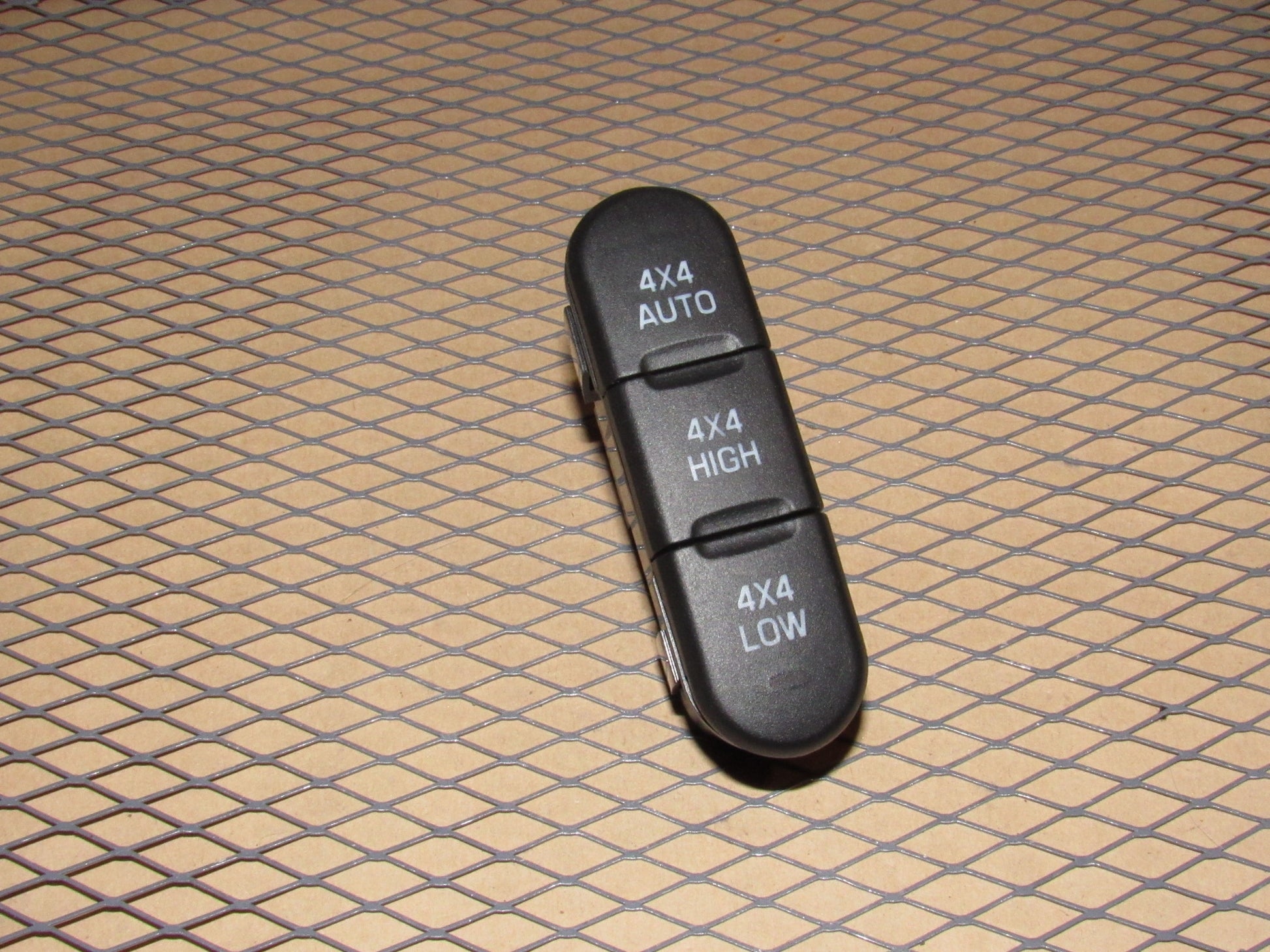02 03 04 05 Ford Explorer OEM 4x4 Auto High Low Switch