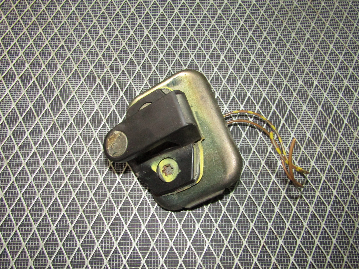 1992-1995 BMW 325 Sedan OEM Door Latch Striker - Front Left