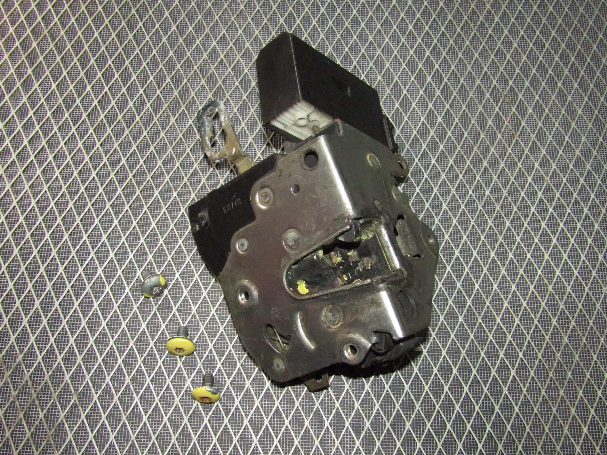 1992-1995 BMW 325 Sedan OEM Door Latch & Actuator - Front Left