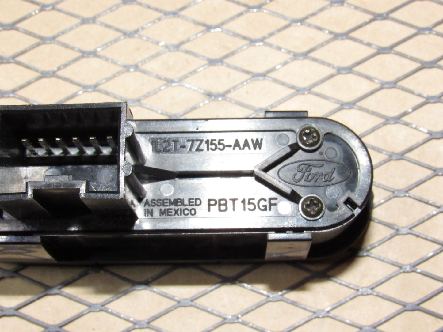 02 03 04 05 Ford Explorer OEM 4x4 Auto High Low Switch