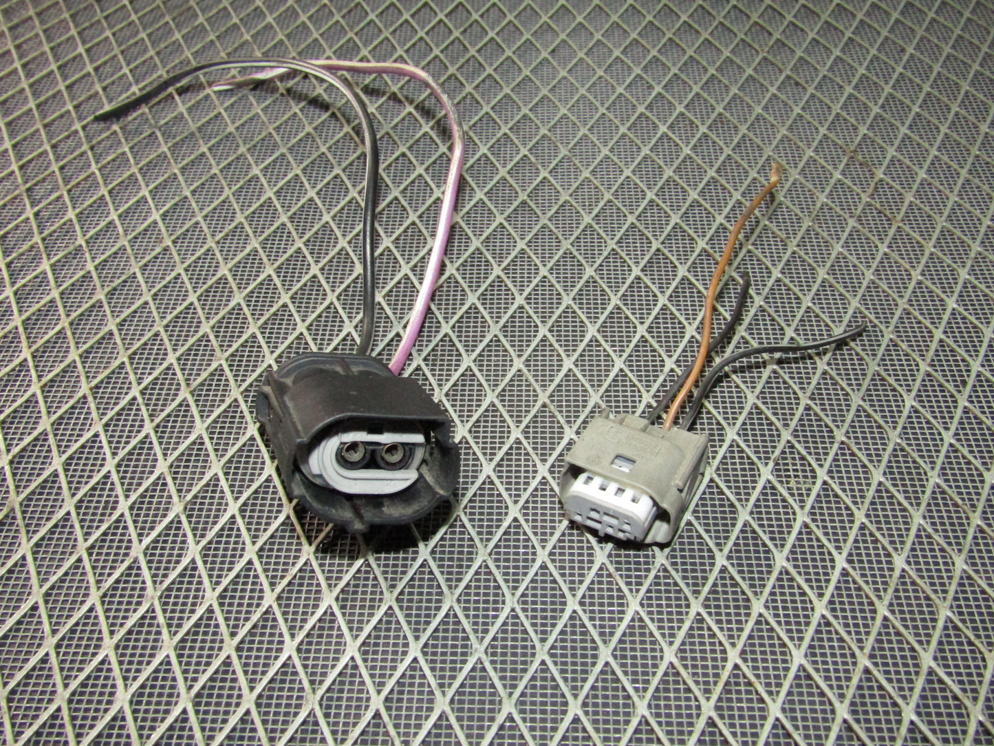 1992-1995 BMW 325 Sedan OEM Window Motor Pigtail Harness - Front Left