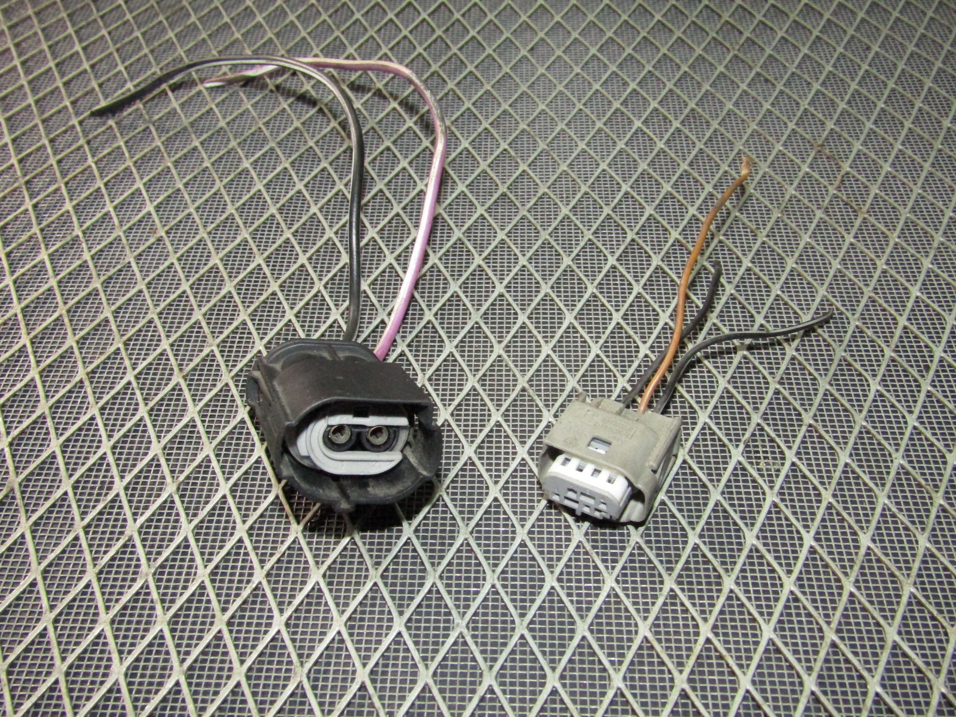 1992-1995 BMW 325 Sedan OEM Window Motor Pigtail Harness - Front Left