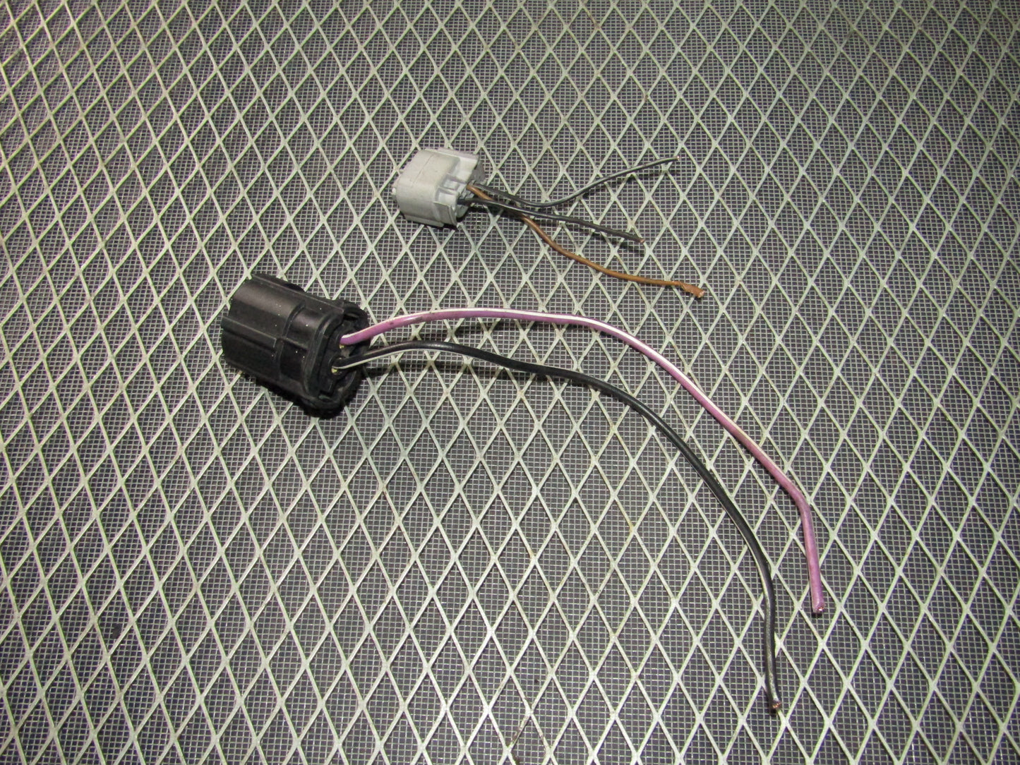 1992-1995 BMW 325 Sedan OEM Window Motor Pigtail Harness - Front Left