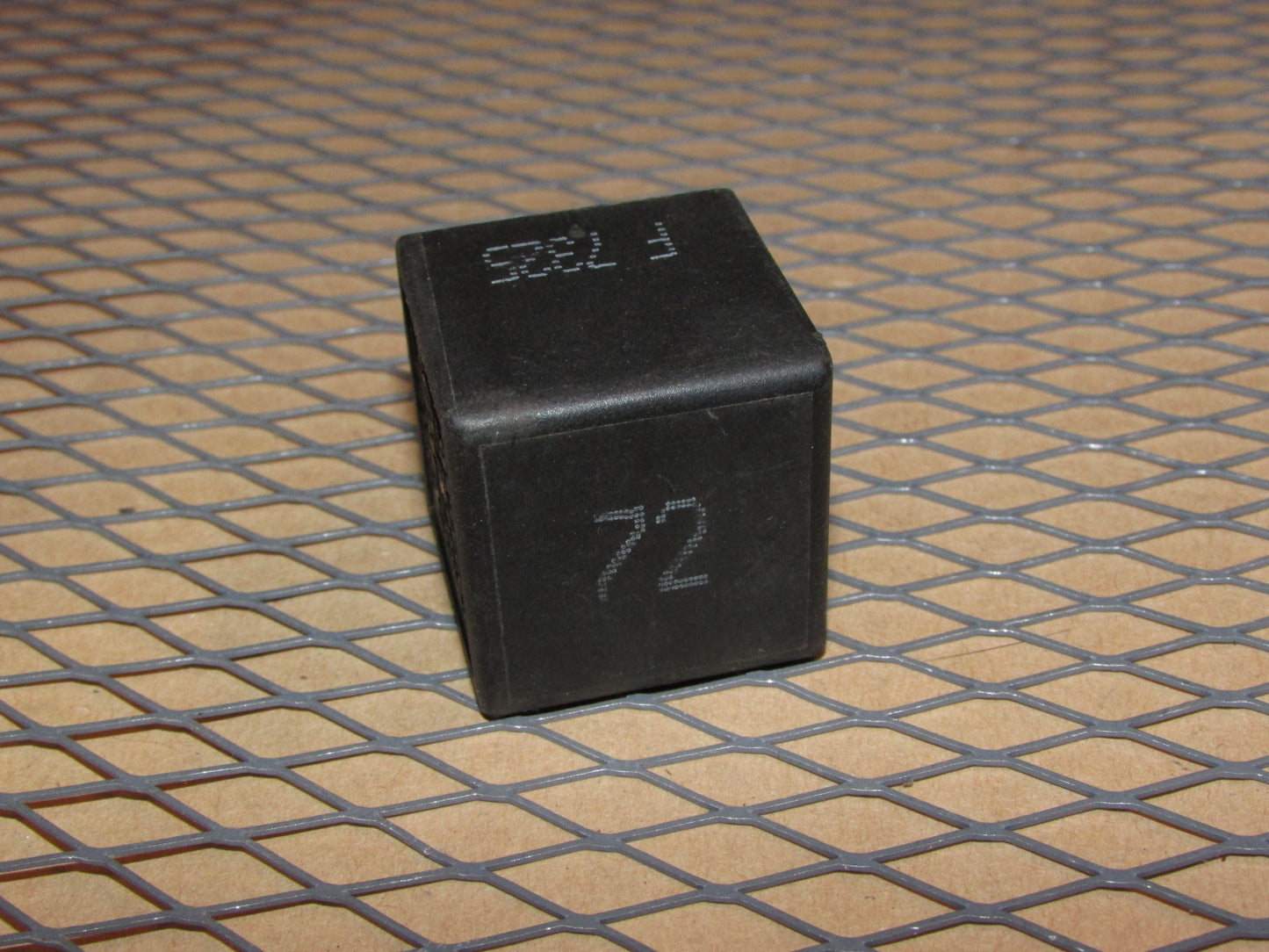 Audi & Volkswagen Relay (72) 191 955 529