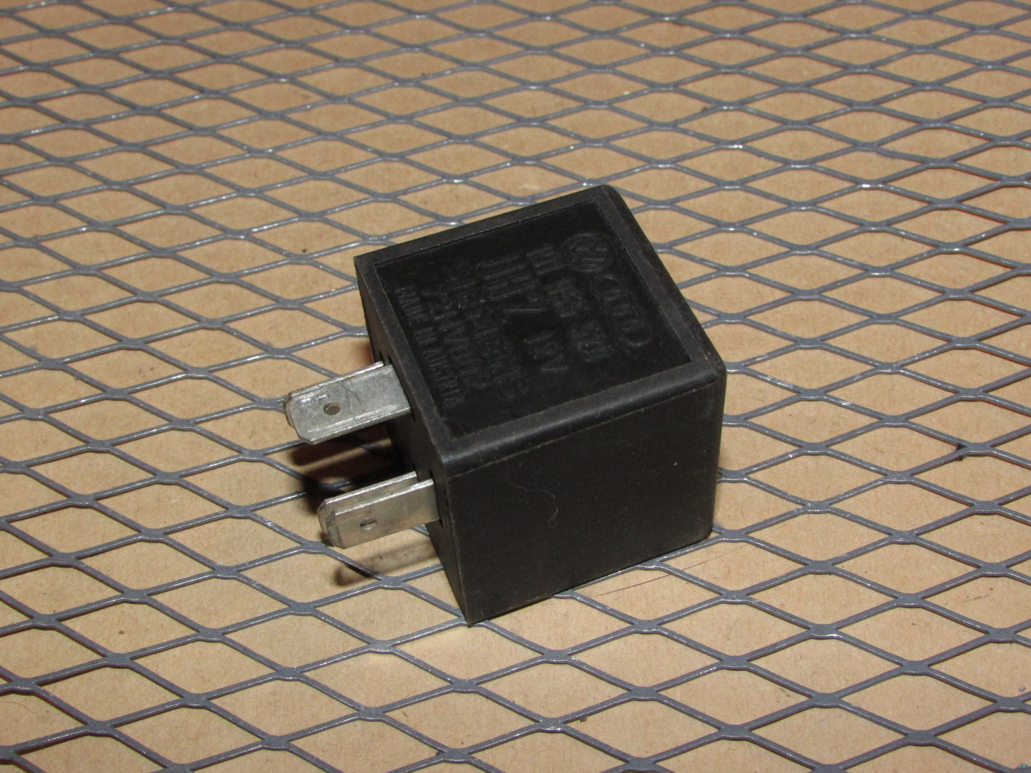 Audi & Volkswagen Relay (72) 191 955 529