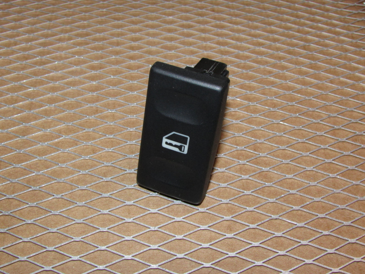 03 04 Land Rover Discovery 2 OEM Dash Power Door Lock Switch