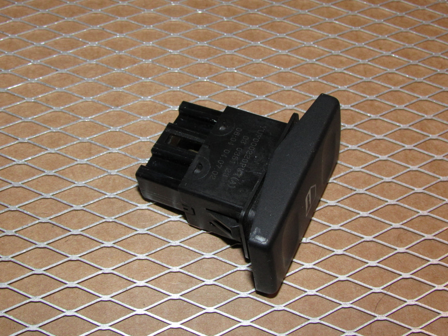 03 04 Land Rover Discovery 2 OEM Dash Power Door Lock Switch